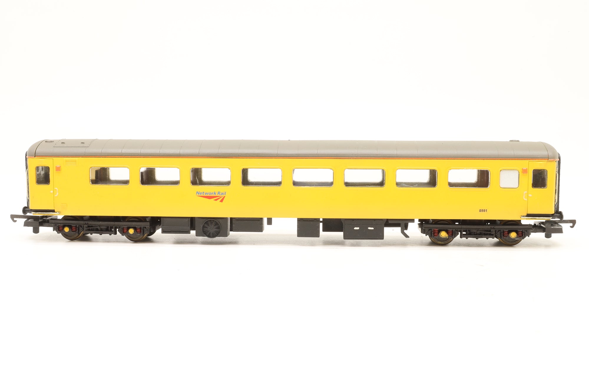 Custom OO Rake of 4x Mk2F Coaches in Network Rail Yellow