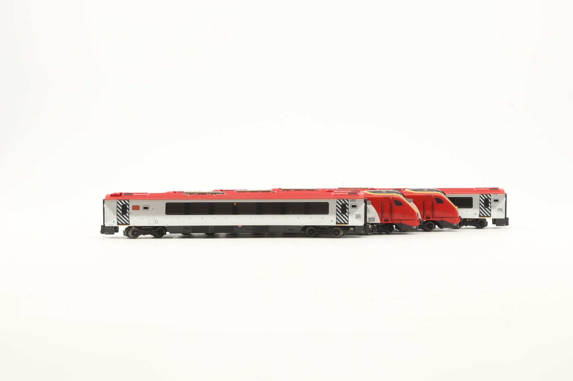 Dapol N ND-063D Class 220 4 Car Grampian Voyager DMU '220 032' 'Grampian Voyager', Virgin Trains livery