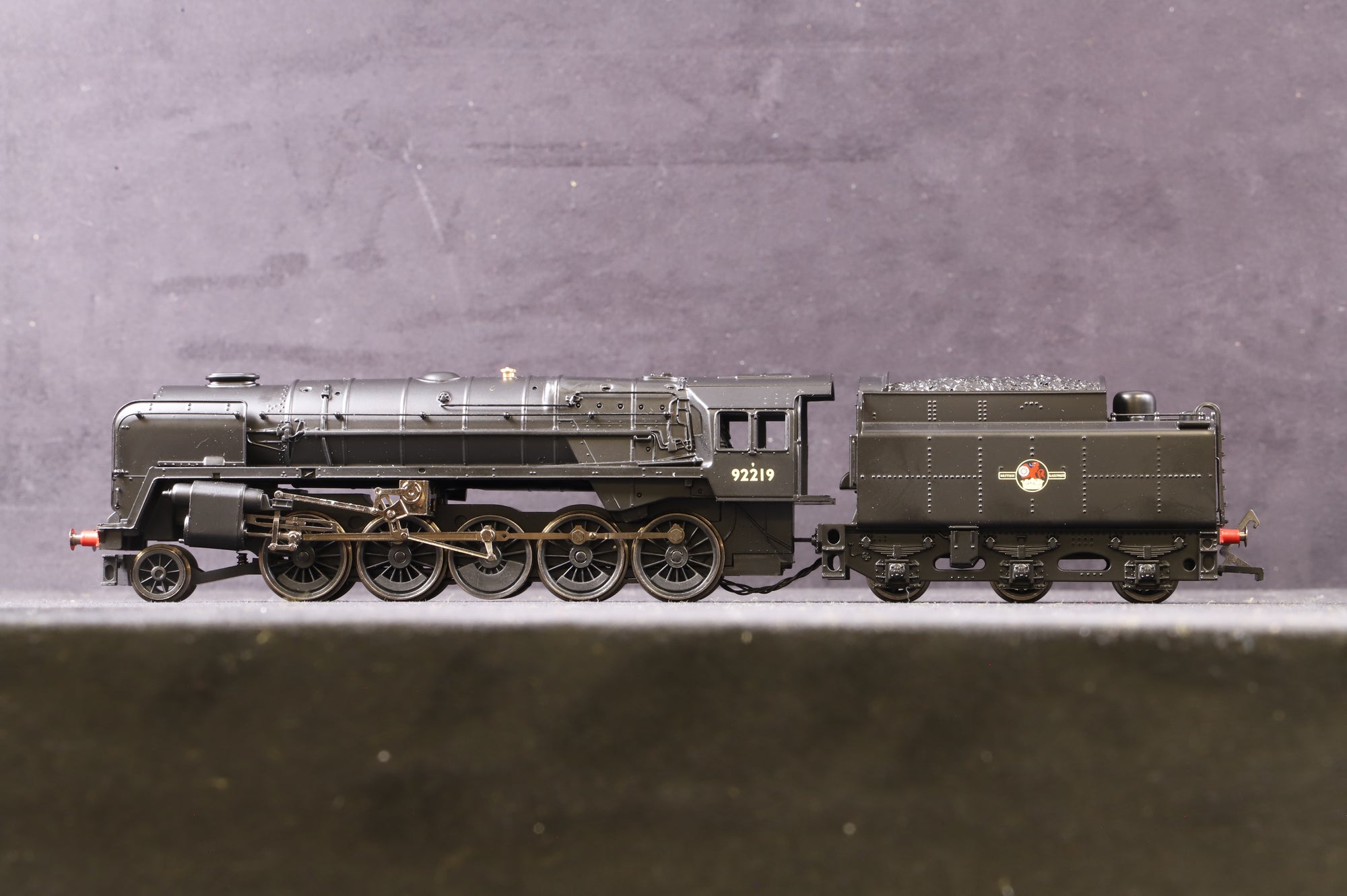 Hornby Railroad OO R3942 Class 9F '92219' BR Black L/C
