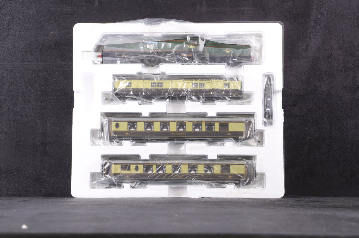 Hornby OO R3300 Sir Winston Churchill&#39;s Funeral Train Pack Ltd Ed 242/ 1500