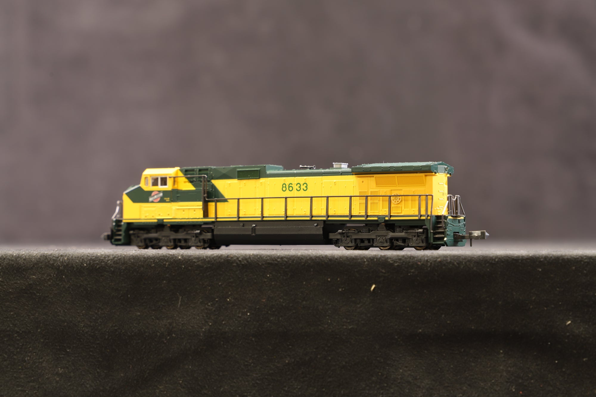 Kato N 176-3303 C44-9W C&N '8633'