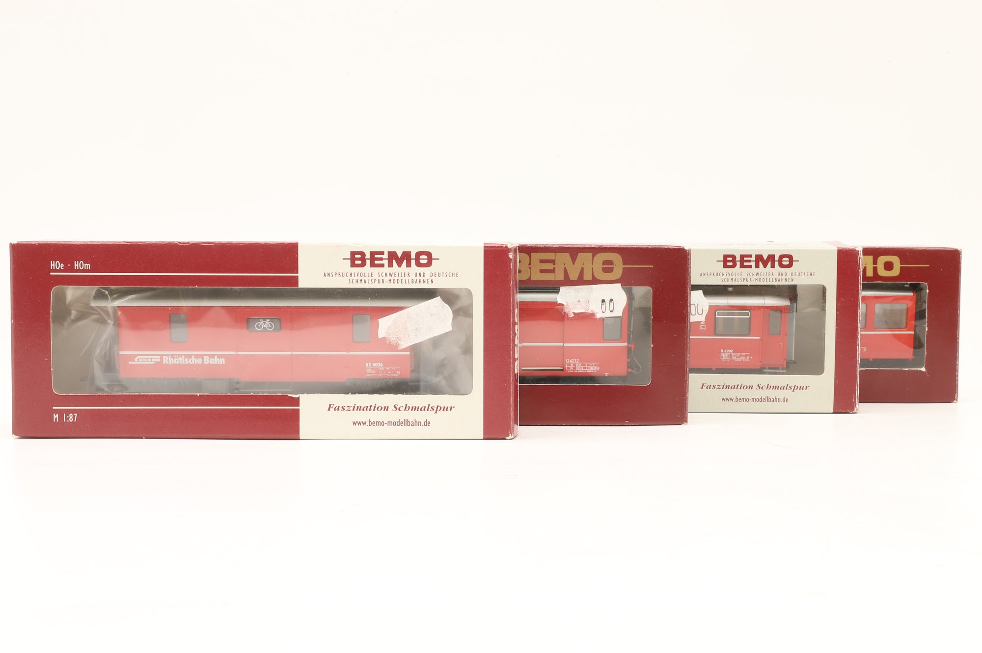 BEMO HOm Rake of 2x Rhb Red Coaches & 2x Vans
