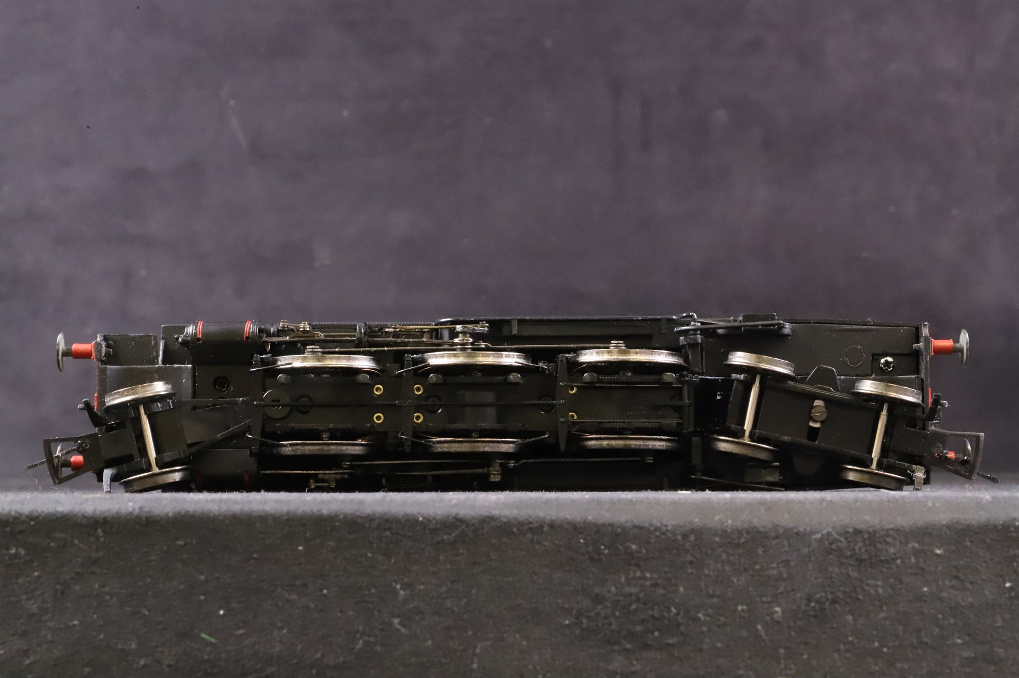 Bachmann OO 32-876 Fairburn Tank 42096 in Lined BR Black w/ Early Crests