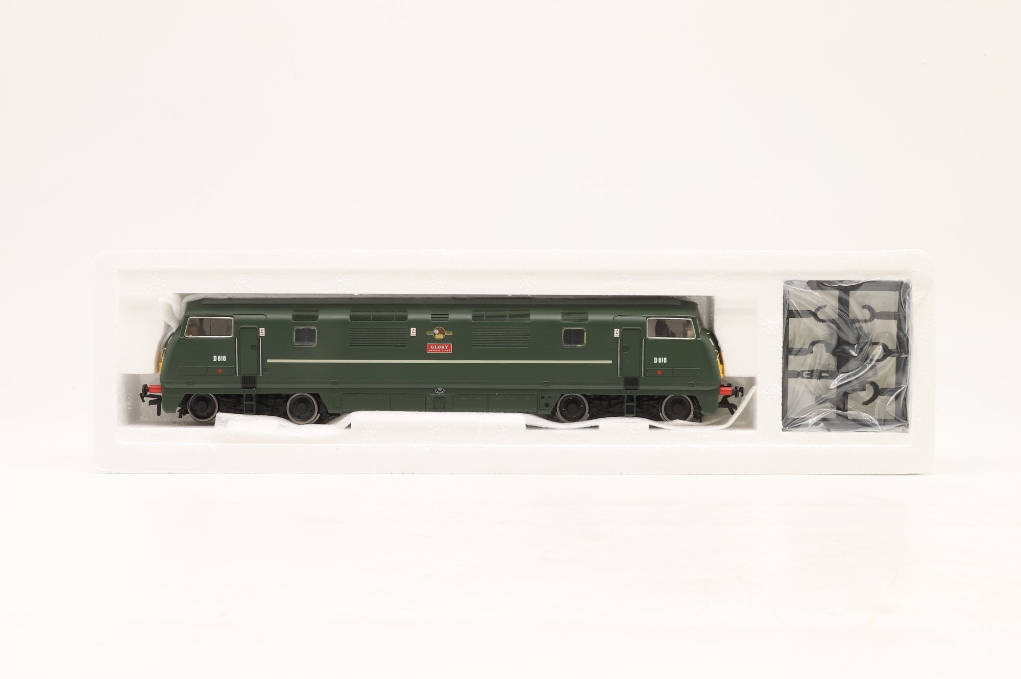 Bachmann OO 32-059 Class 42 Warship D818 'Glory' in BR Green