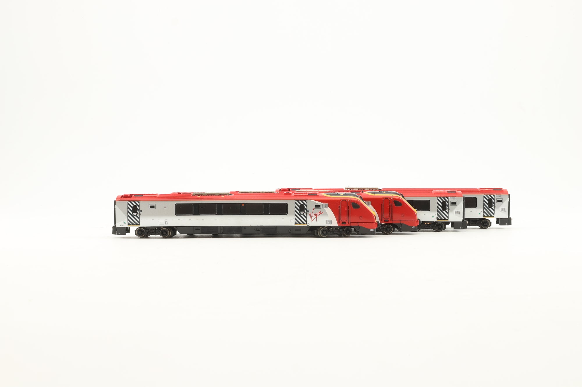 Dapol N ND-063D Class 220 4 Car Grampian Voyager DMU '220 032' 'Grampian Voyager', Virgin Trains livery