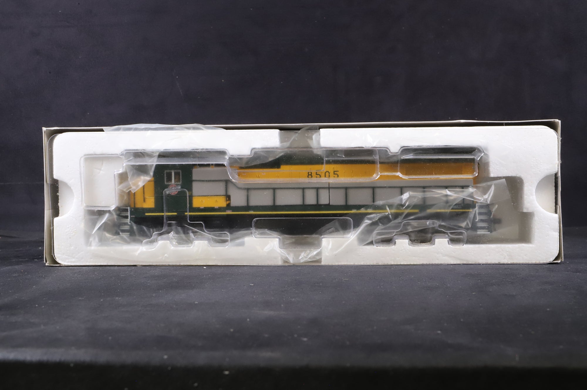 Atlas HO 10000747 Dash 8-40C '8505' Chicago & Northwestern
