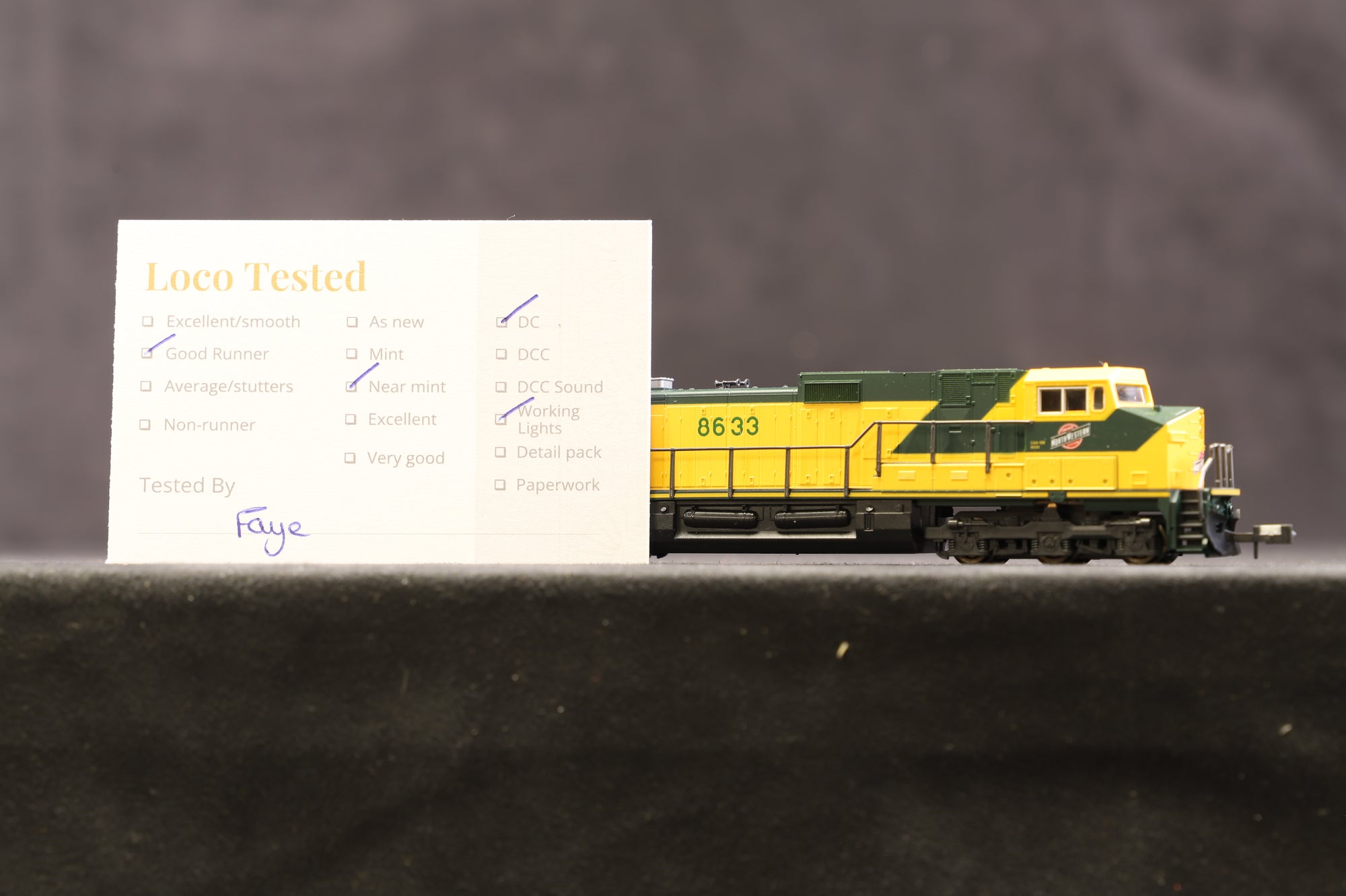 Kato N 176-3303 C44-9W C&N '8633'