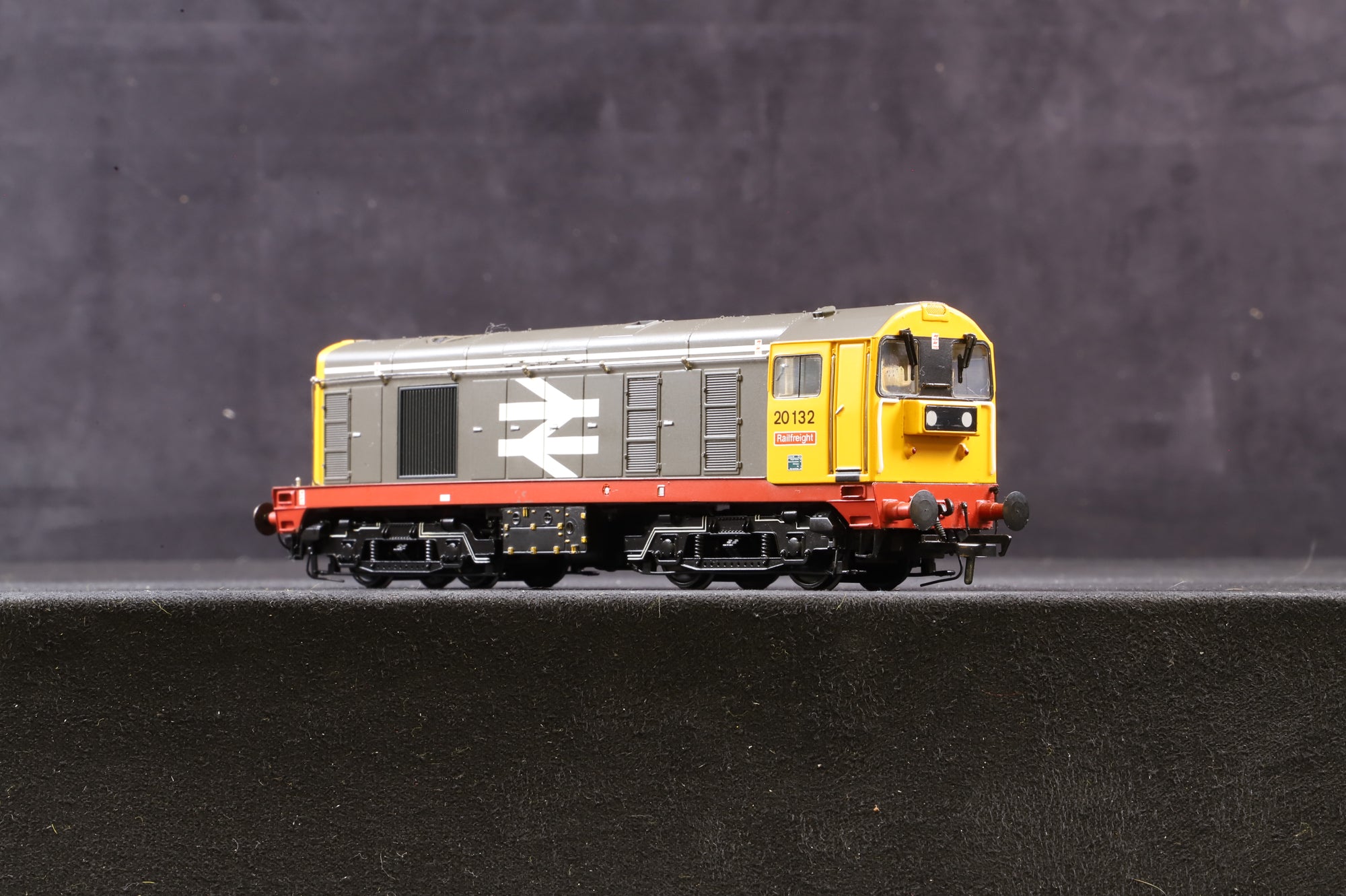 Bachmann OO 32-030 Class 20 Diesel '20132' Railfreight Indicator Box, DCC Sound