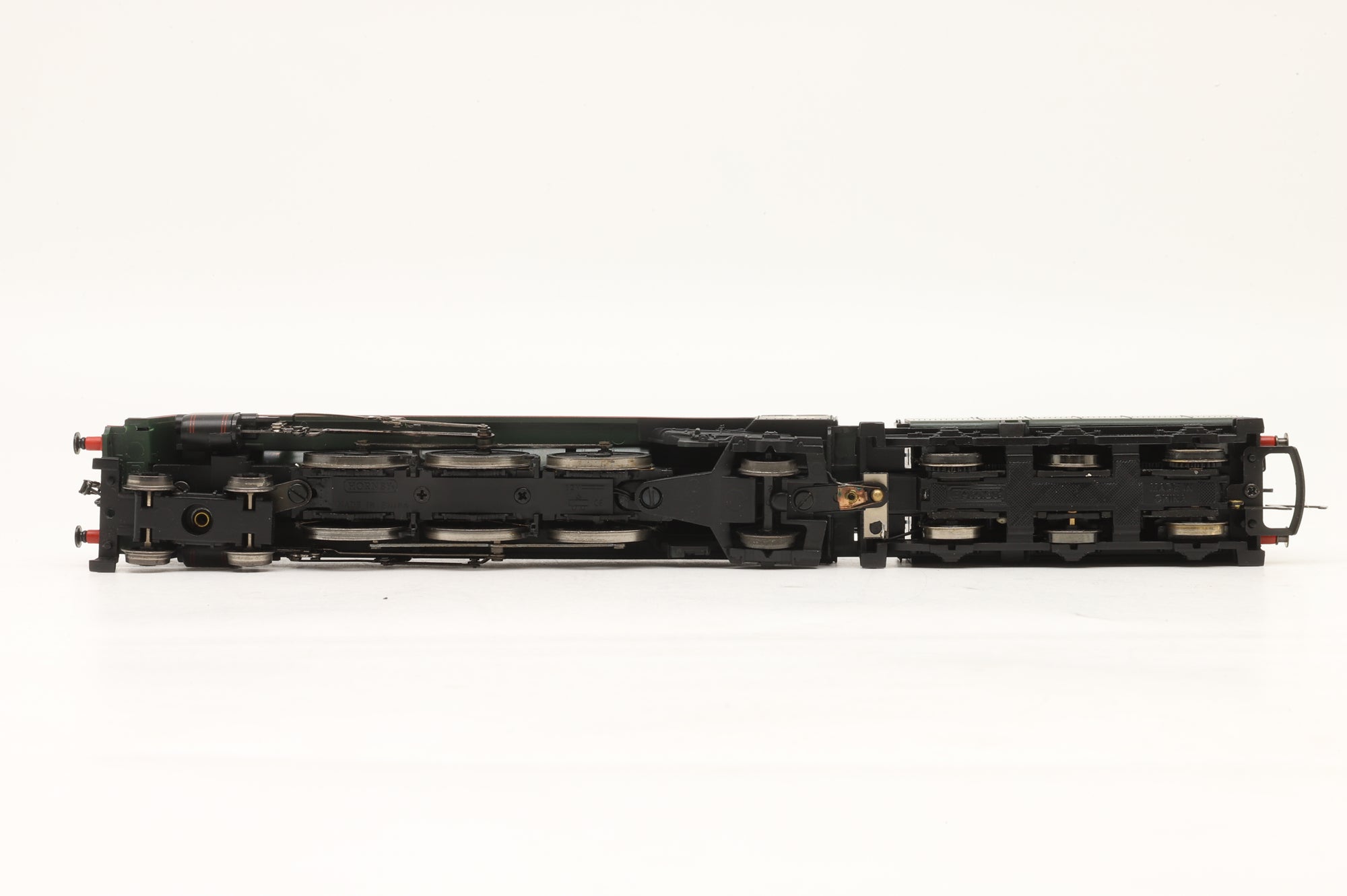 Hornby OO R2175 'Britannia Class '70052' 'Firth Of Tay' BR Lined Green L/C