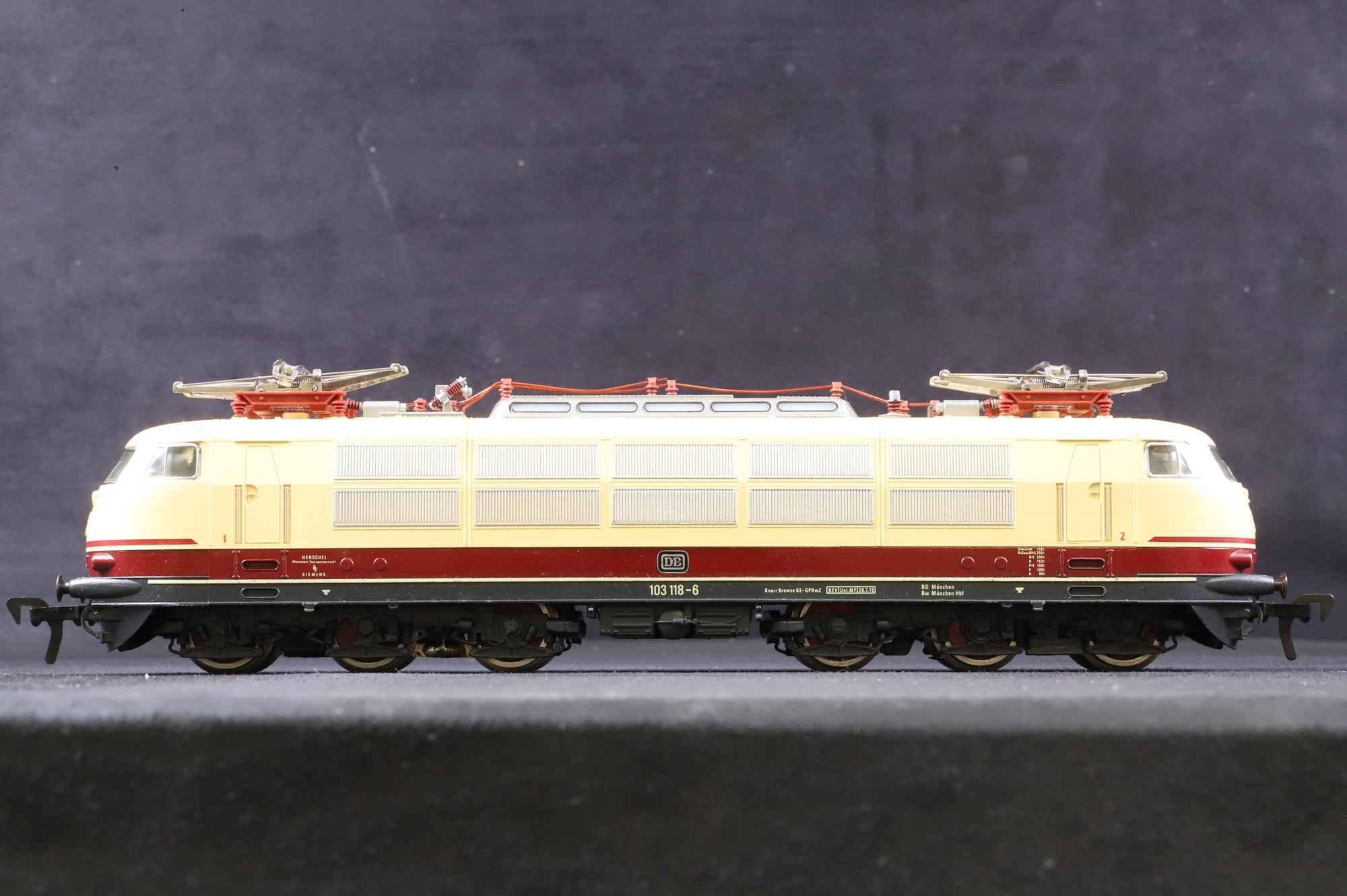 Fleischmann HO 4375 BR Class 103 '103 118-6' DB 2 & 3 Rail