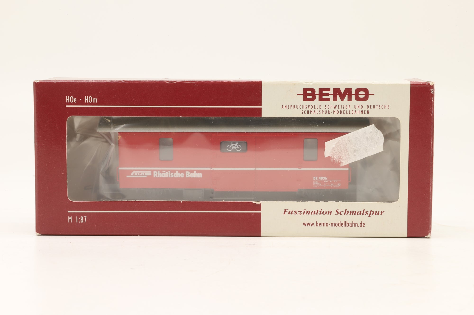 BEMO HOm Rake of 2x Rhb Red Coaches & 2x Vans