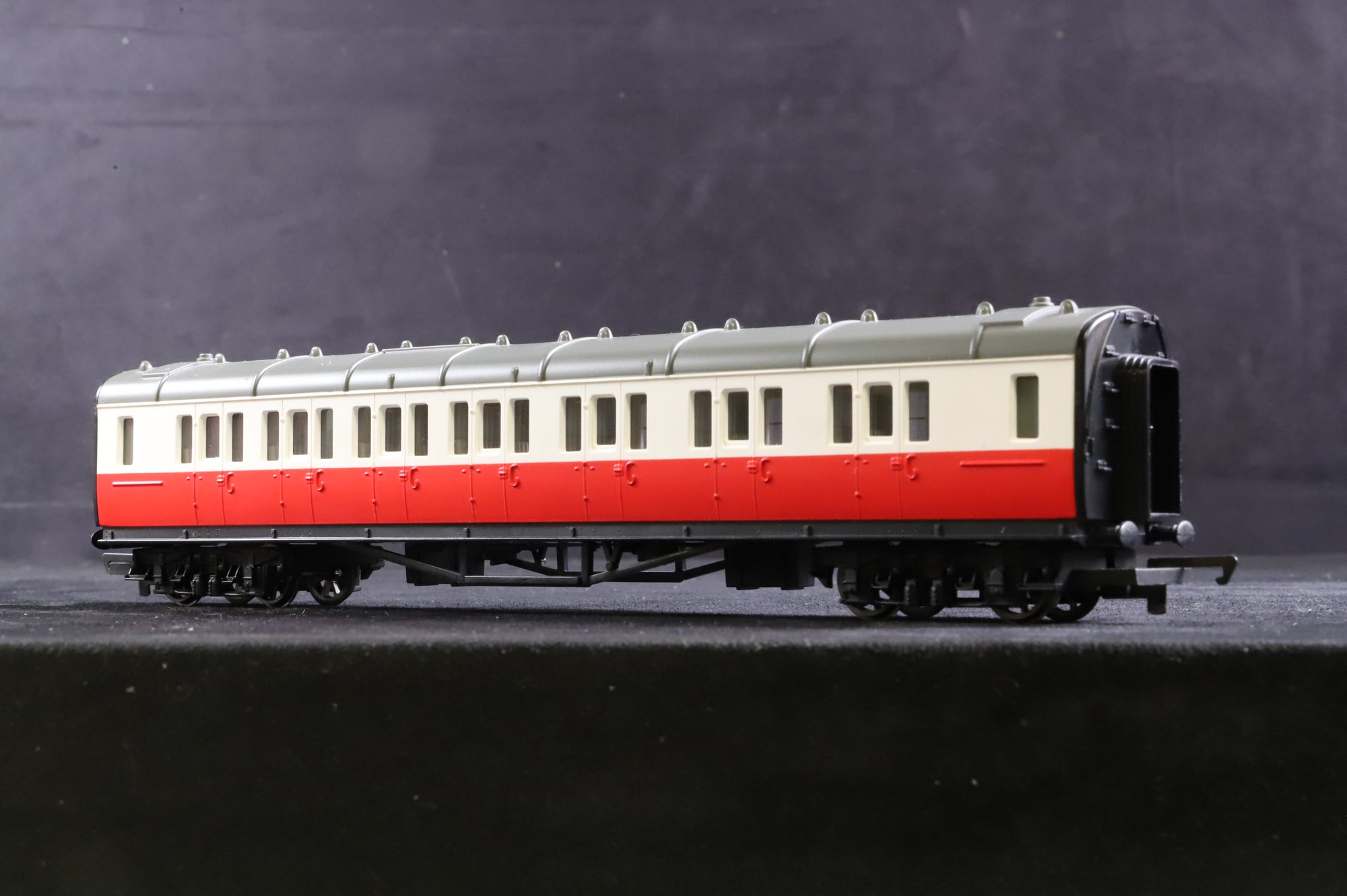 Hornby OO R9051/ R9052 Thomas & Friends Rake Of 5 James' Coaches