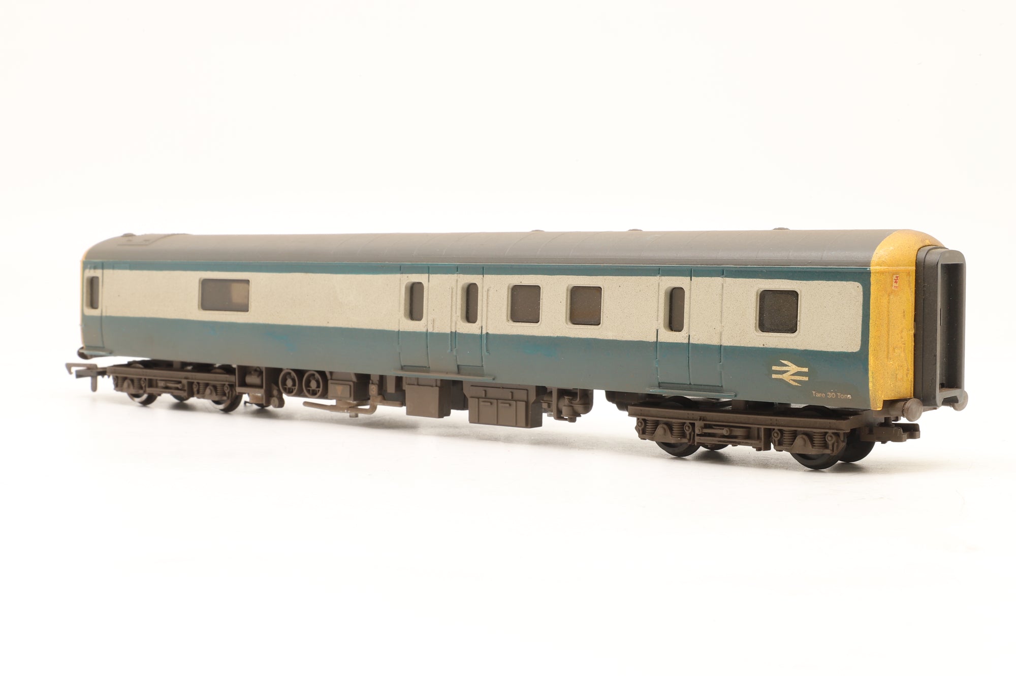 Custom OO Mk2F Full Brake in BR Blue w/ Yellow Ends – Weathered & Unnumbered
