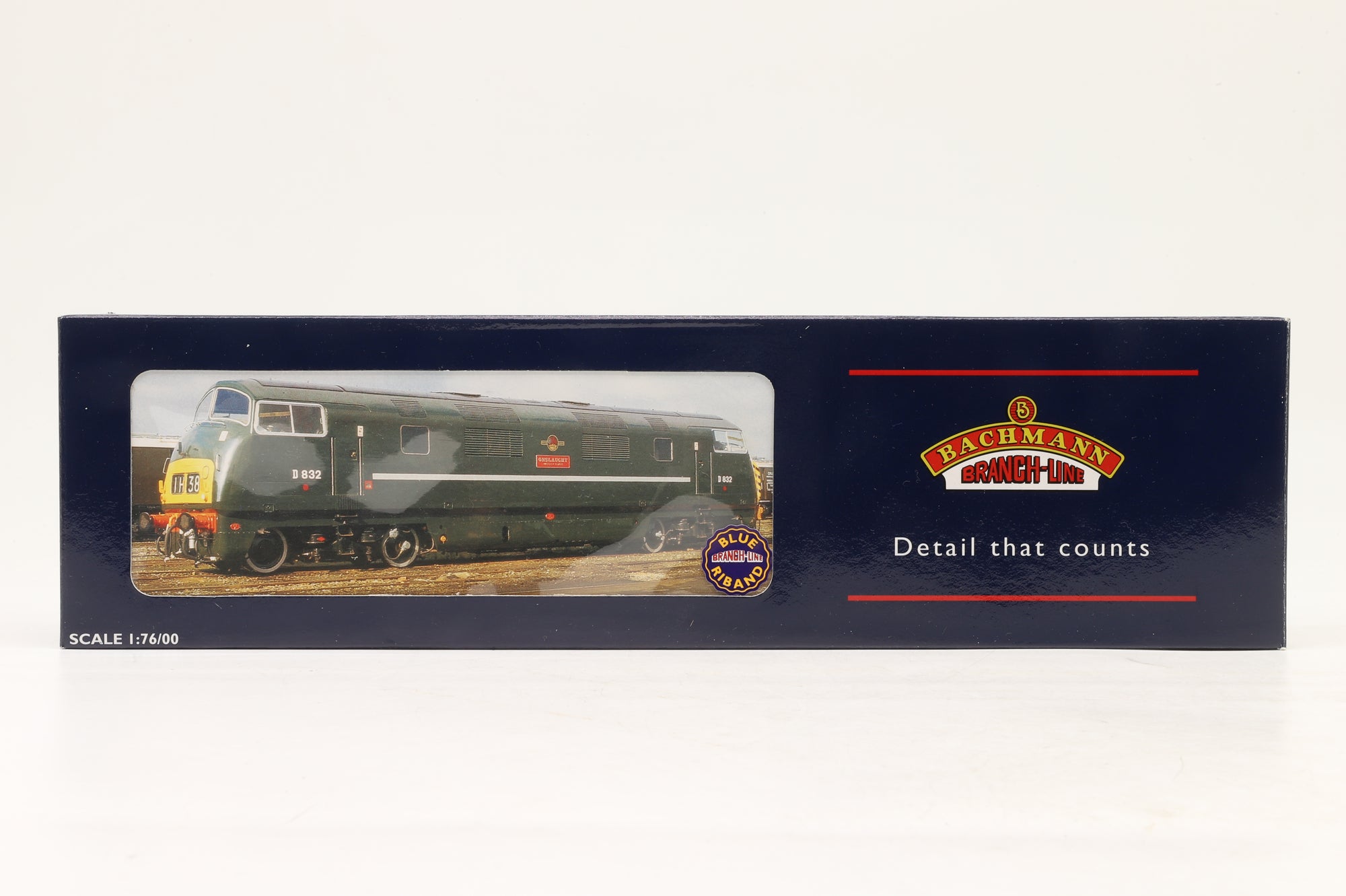 Bachmann OO 32-058 Class 42 Warship D820 'Grenville' in BR Green – Weathered