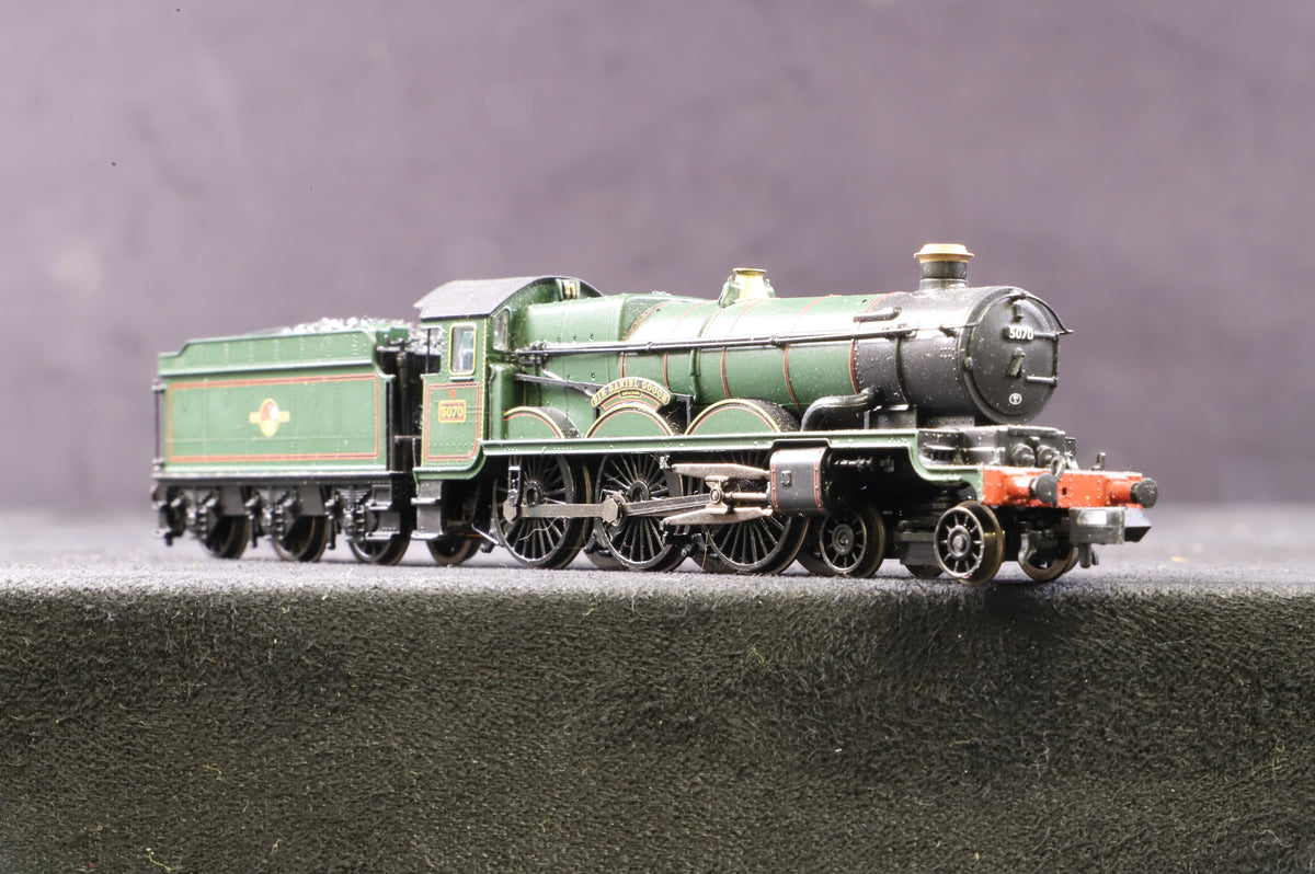 Graham Farish N Gauge 372-032 Castle Class 5070 &#39;Sir Daniel Gooch&#39; in Lined BR Green w/ Late Crests - DCC Sound