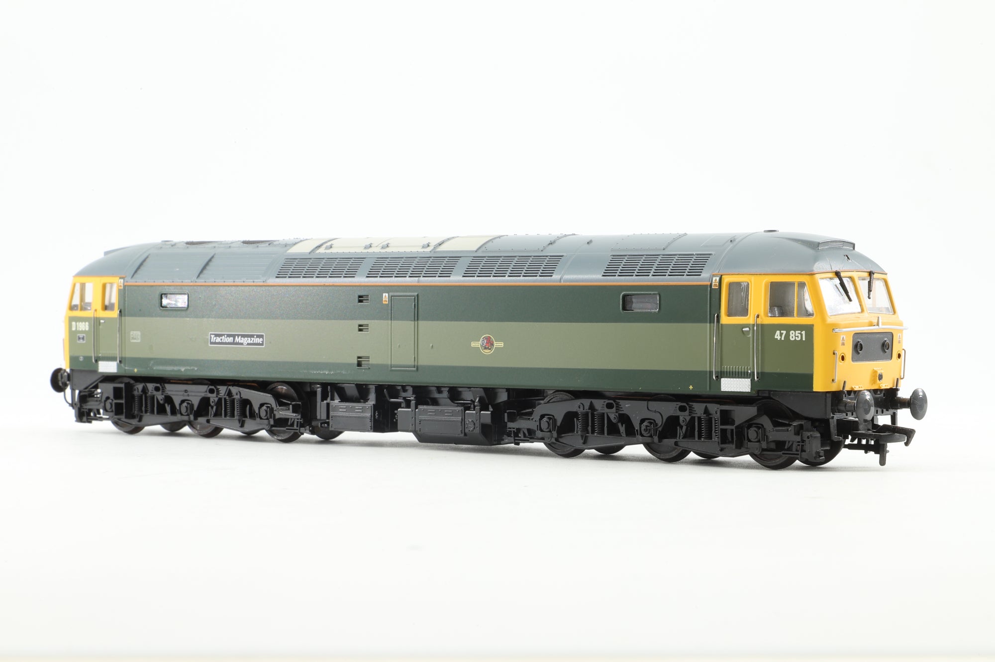 Heljan OO 4666 Class 47 Diesel '47851/D1966' 'Traction Magazine' BR Heritage Green