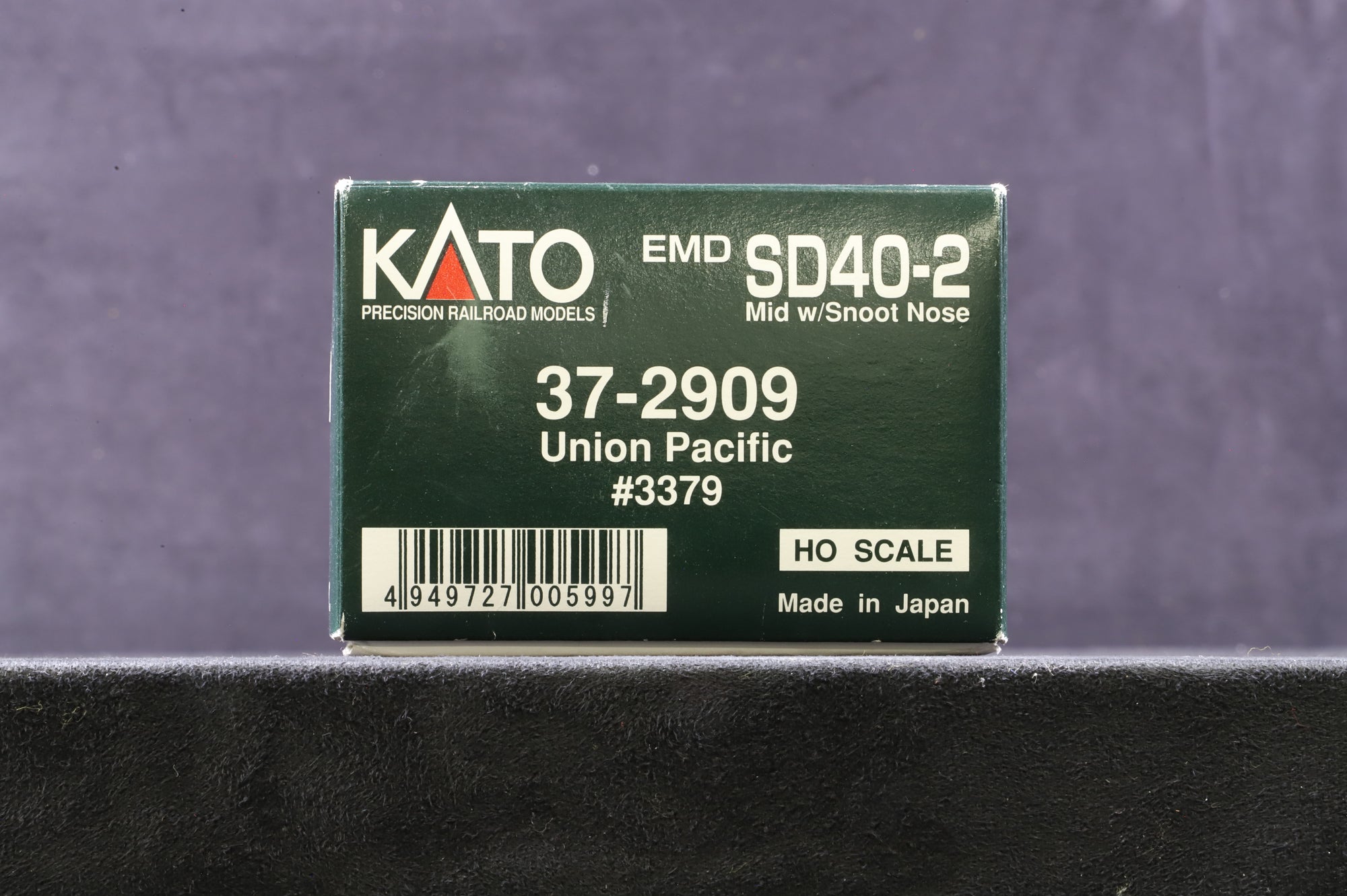 Kato HO 37-2909 EMD SD40-2 3379 in Union Pacific Livery