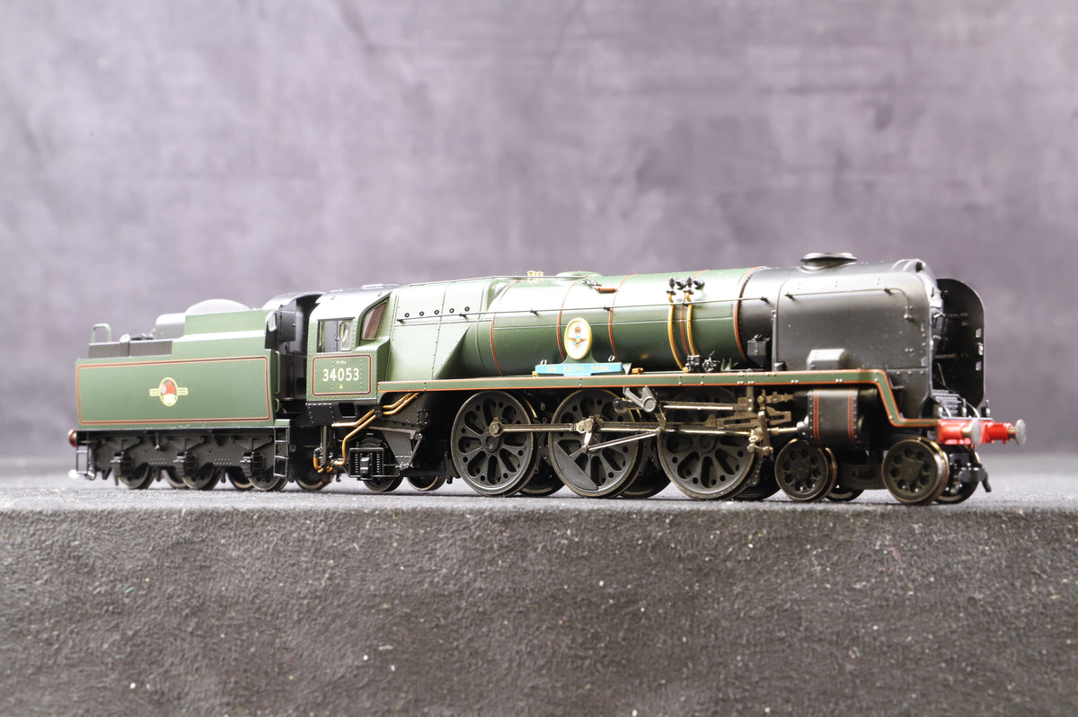 Hornby OO R2586 4-6-2 Rebuilt Of Britain Class &#39;34053&#39; &#39;Sir Keith Park&#39; BR Lined Green L/C