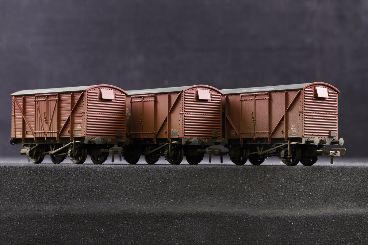 Bachmann OO Rake of 10 Box Vans