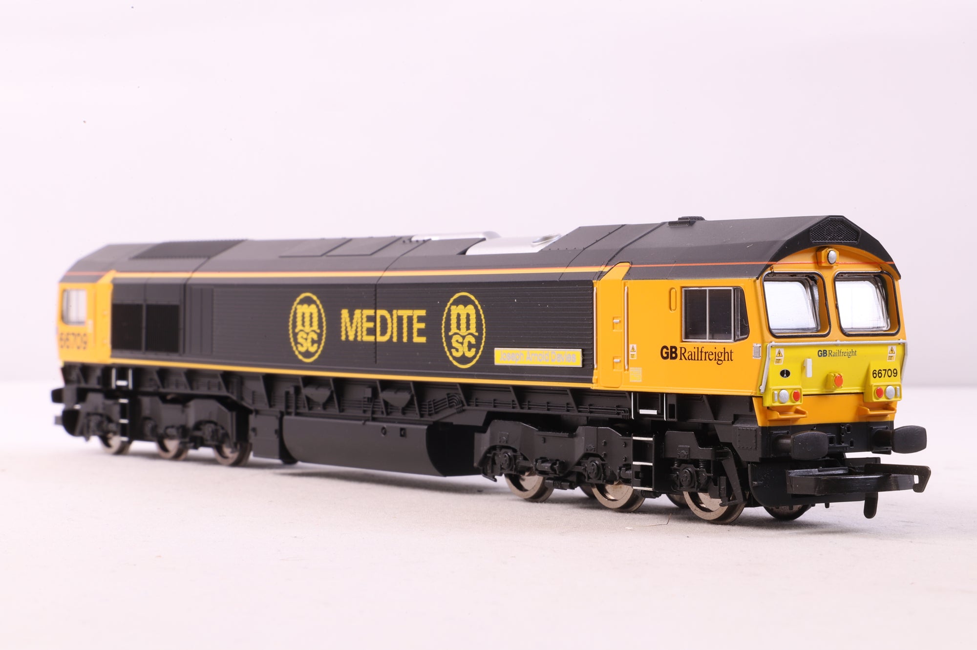 Hornby OO R2650 Class 66 '66709' 'Joseph Arnold Davies' Medite DCC Fitted