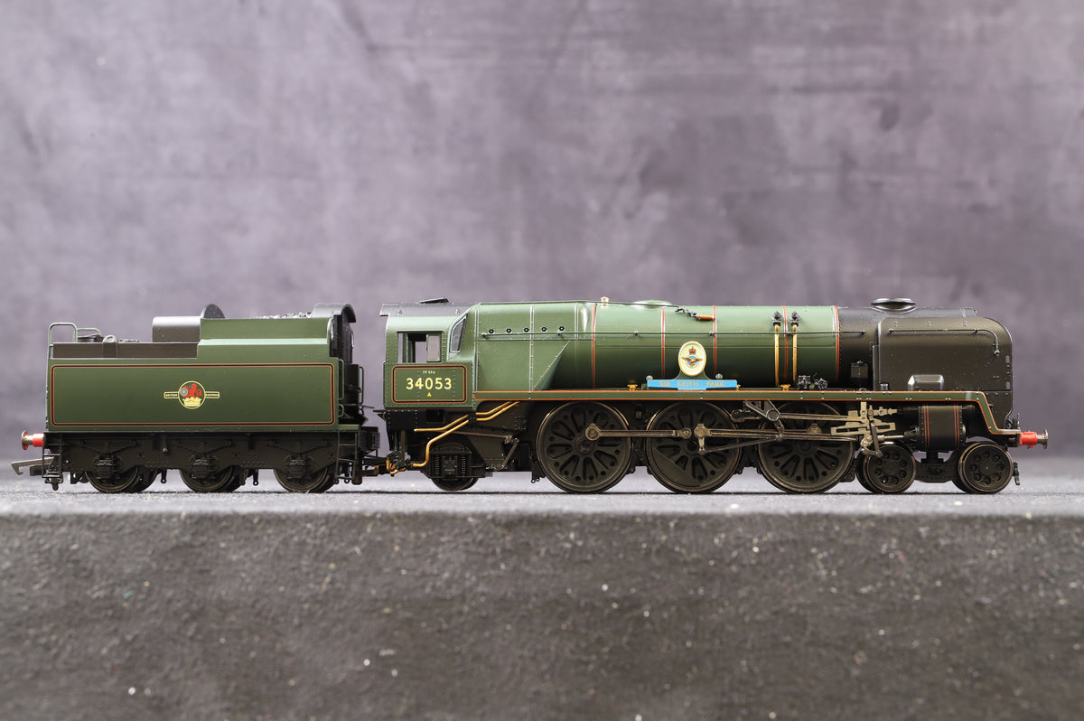 Hornby OO R2586 4-6-2 Rebuilt Of Britain Class &#39;34053&#39; &#39;Sir Keith Park&#39; BR Lined Green L/C