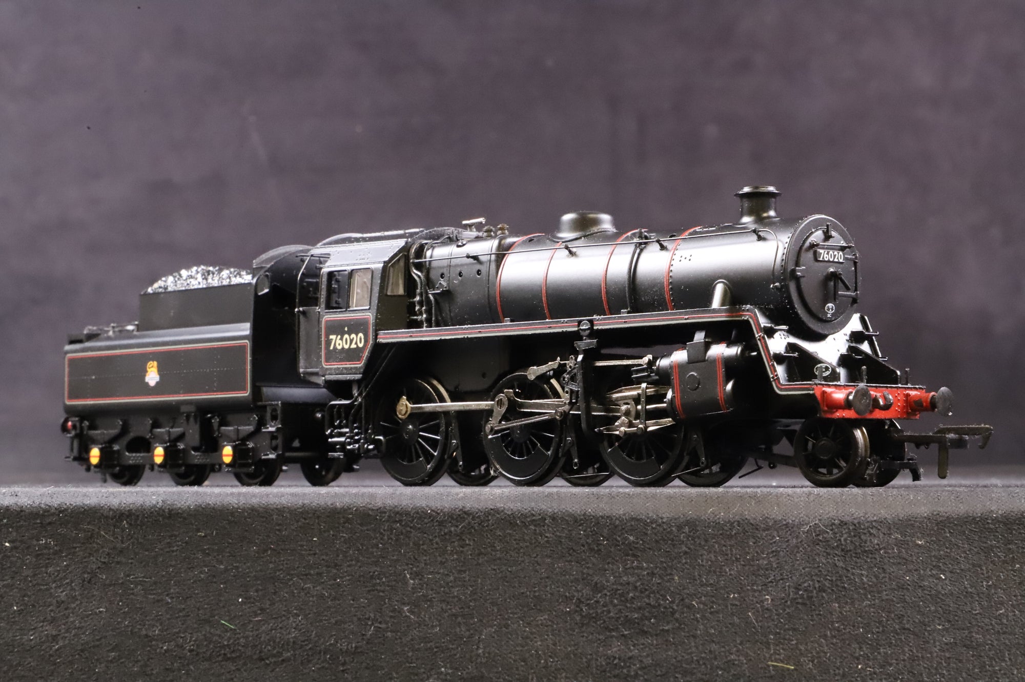 Bachmann OO 32-953DC Standard 4MT 76020 in Lined BR Black w/ BR2B Tender & Early Crests