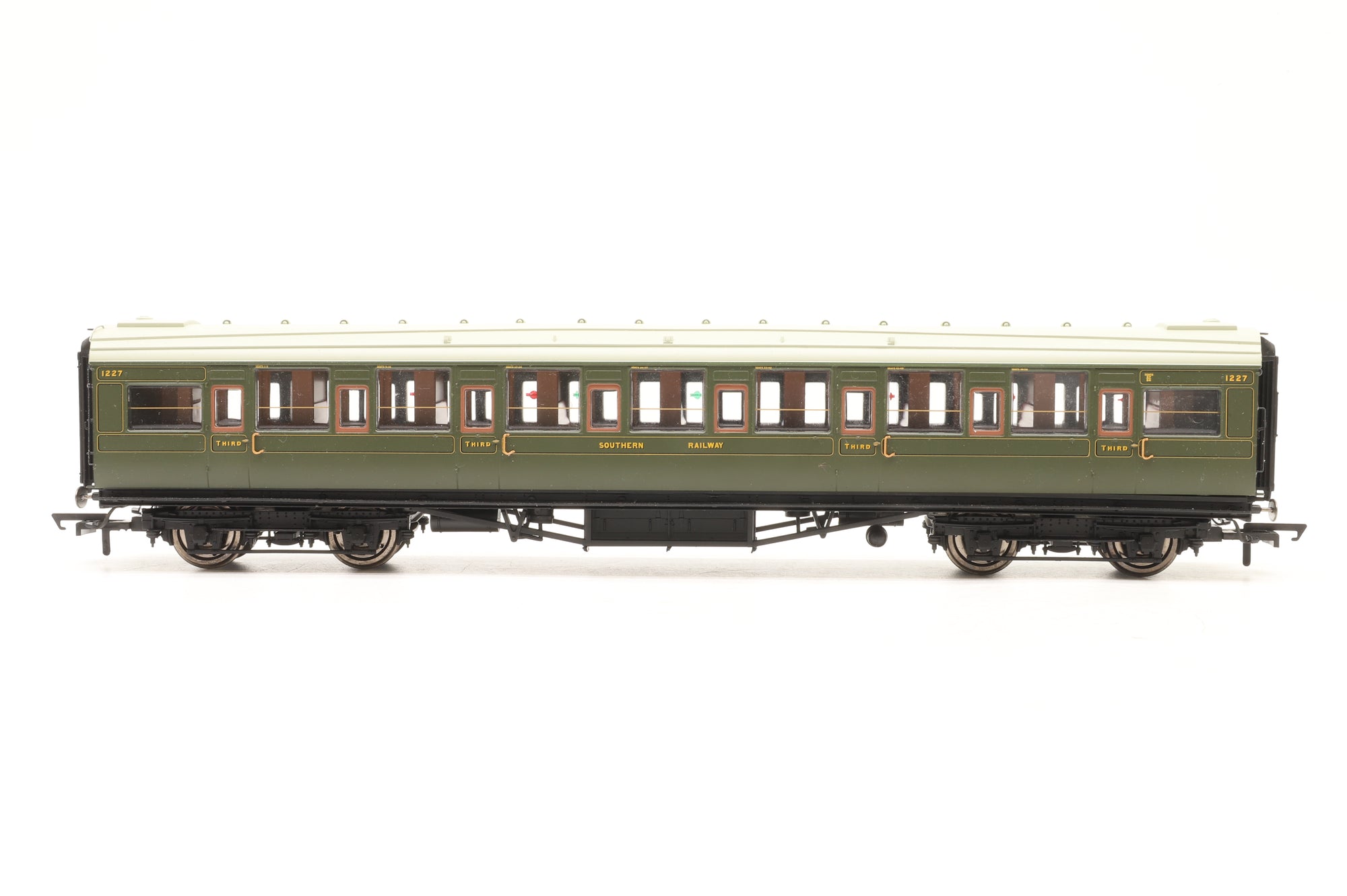 Hornby OO R4378 'Southern Suburban 1938' Coach Pack