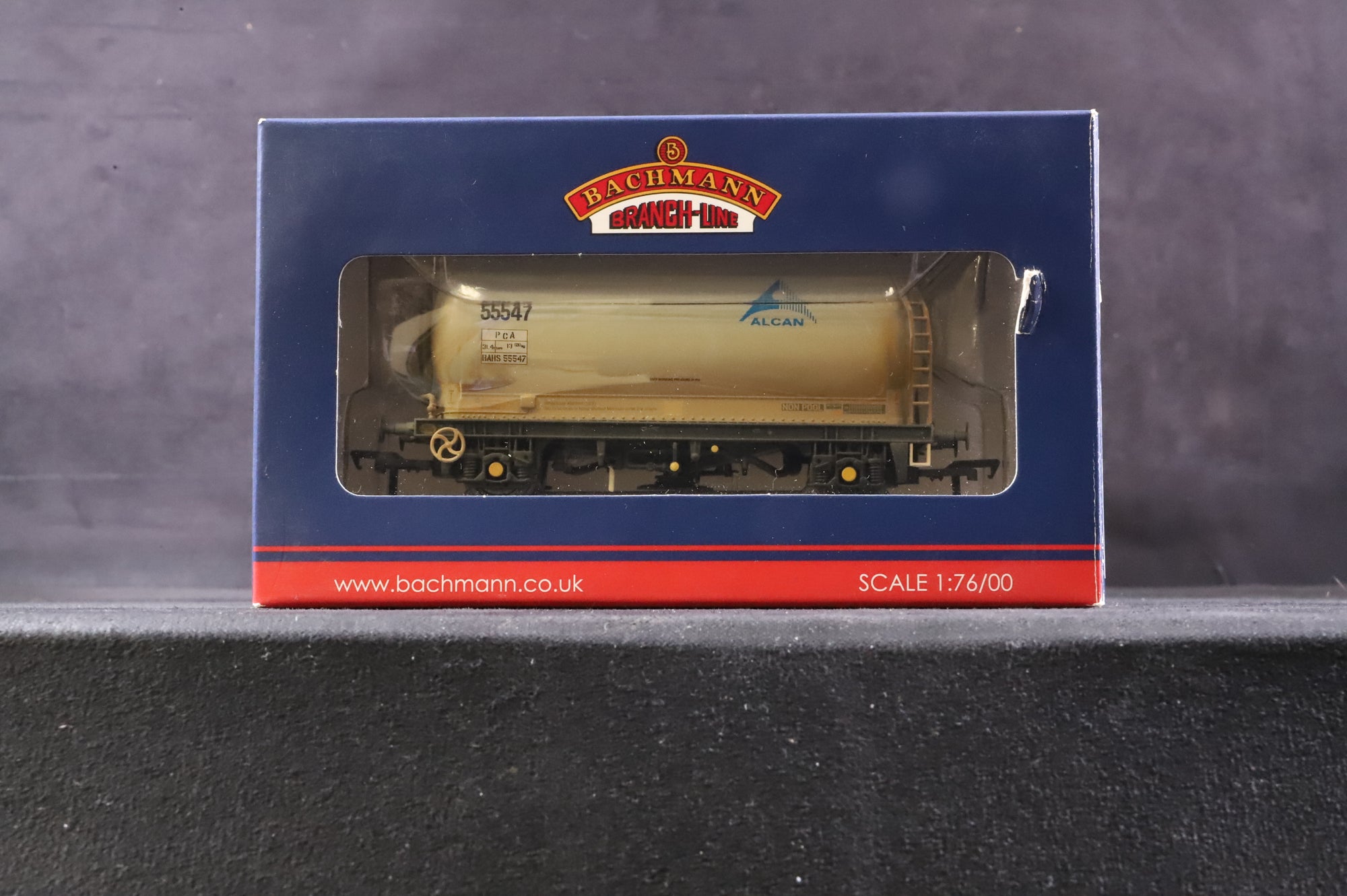 Bachmann OO 38-651/2 Rake of 5 PCA Metalair Wagons in Alcan Livery - Weathered