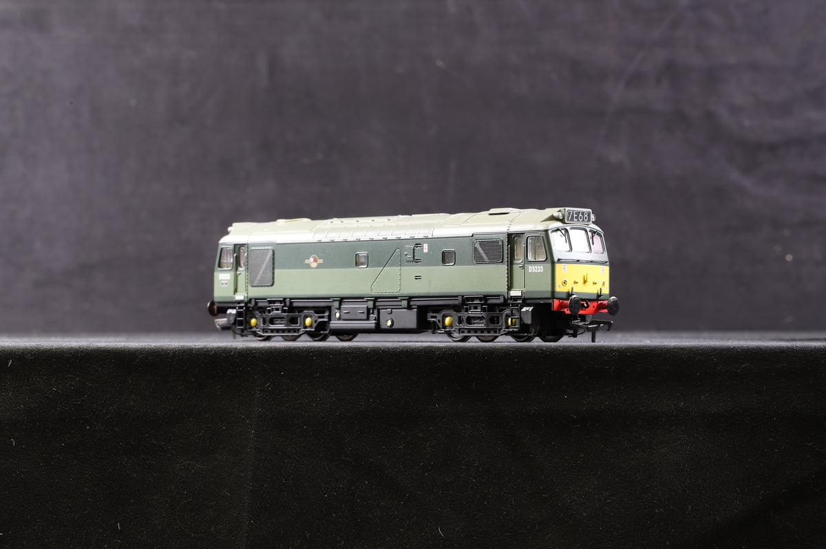 Bachmann OO Class 25/2 &#39;D5233&#39; Two Tone BR Green W/Roof Headcode, DCC Fitted