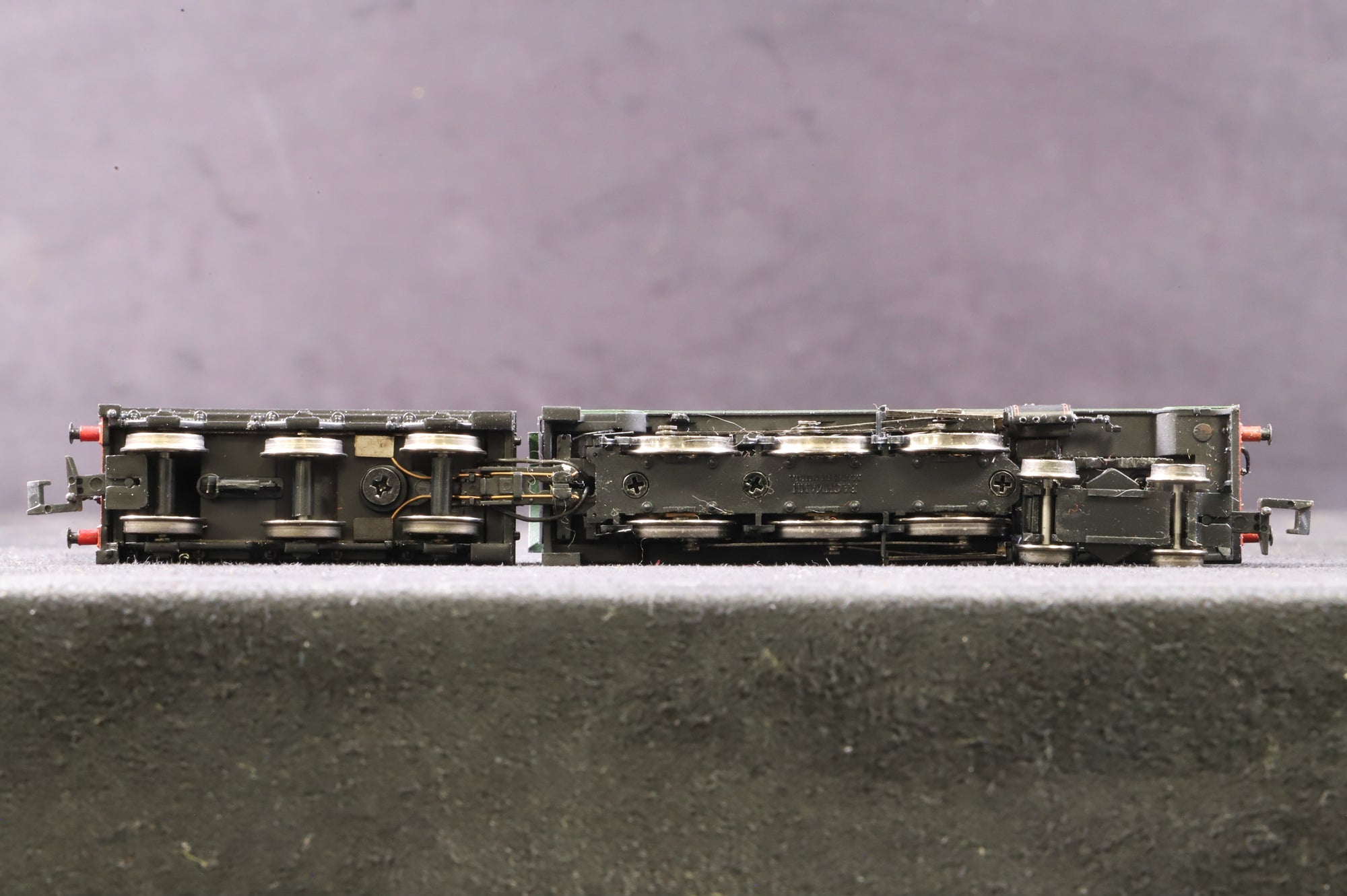 Graham Farish N Gauge 372-032 Castle Class 5070 'Sir Daniel Gooch' in Lined BR Green w/ Late Crests - DCC Sound