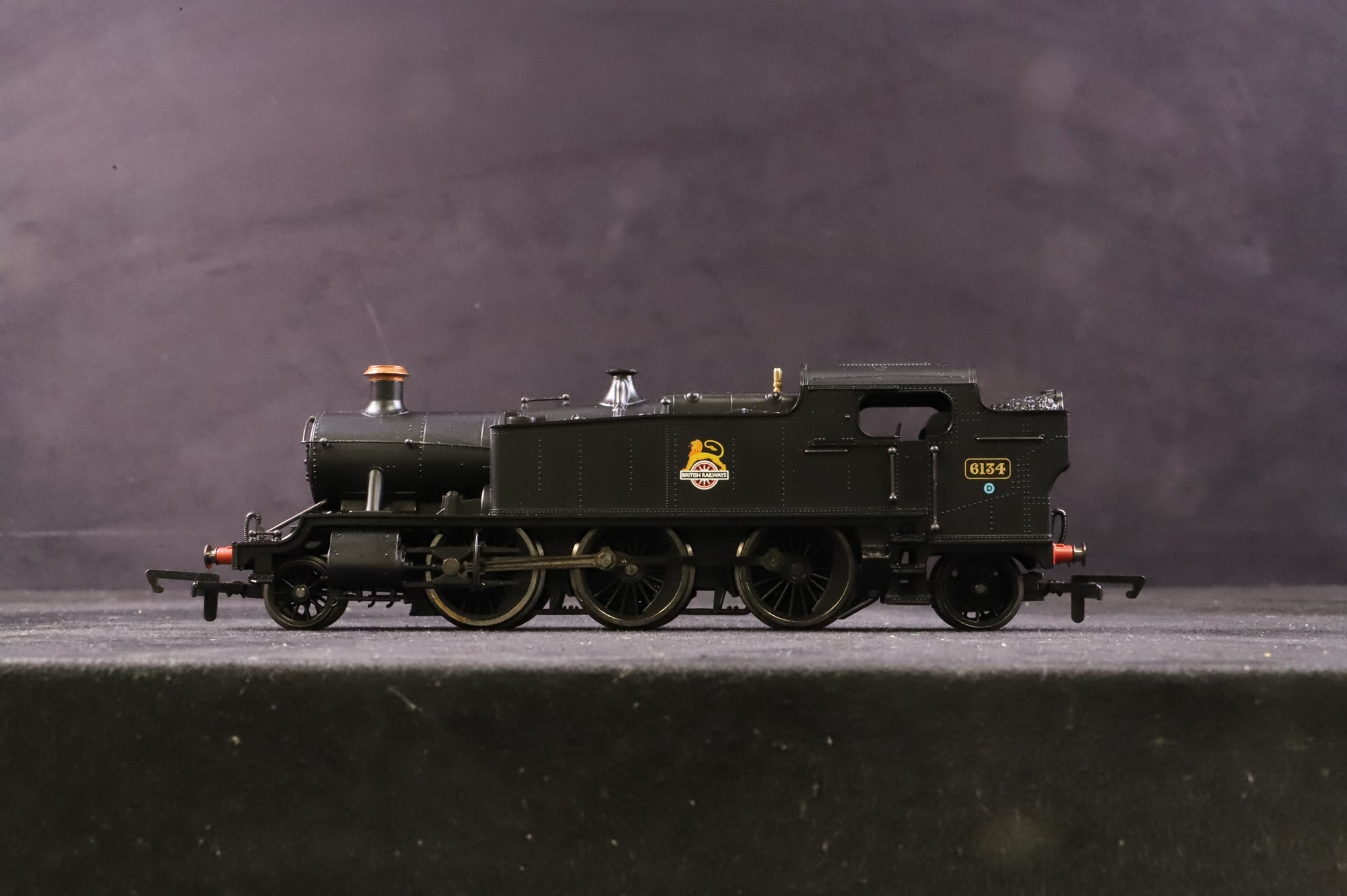 Hornby OO R2213B Class 61XX 2-6-2T '6134' BR Black