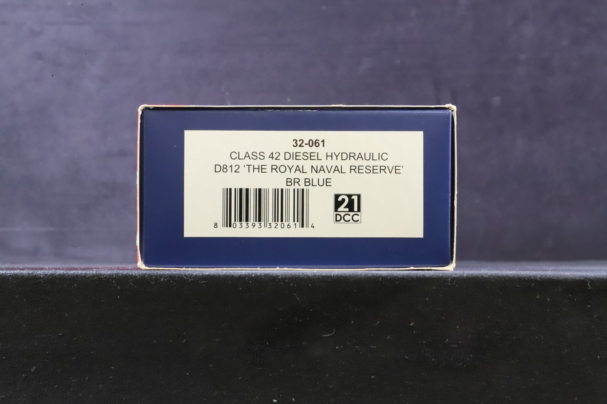 Bachmann OO 32-061 Class 42 Diesel Hydraulic 'D812' 'The Royal Naval Reserve' BR Blue