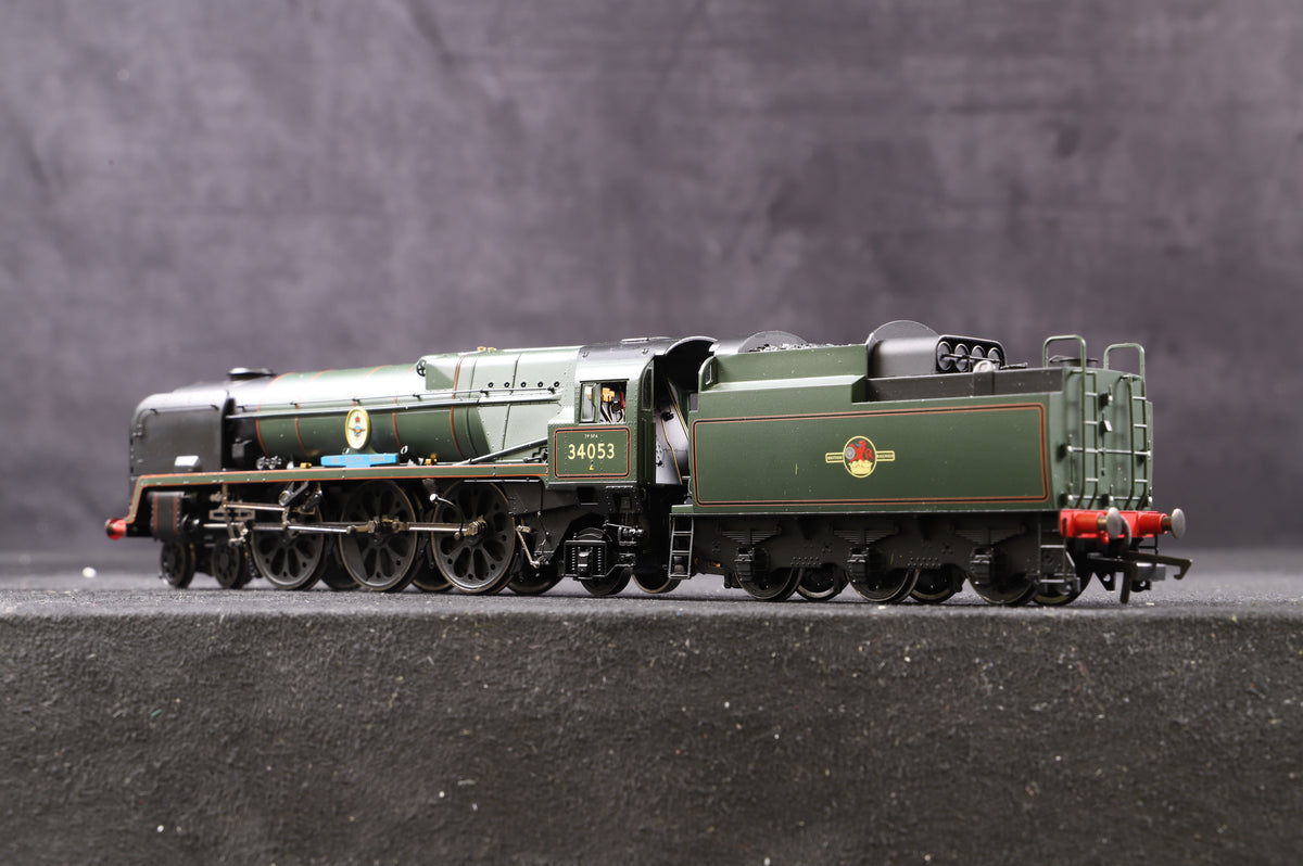 Hornby OO R2586 4-6-2 Rebuilt Of Britain Class &#39;34053&#39; &#39;Sir Keith Park&#39; BR Lined Green L/C