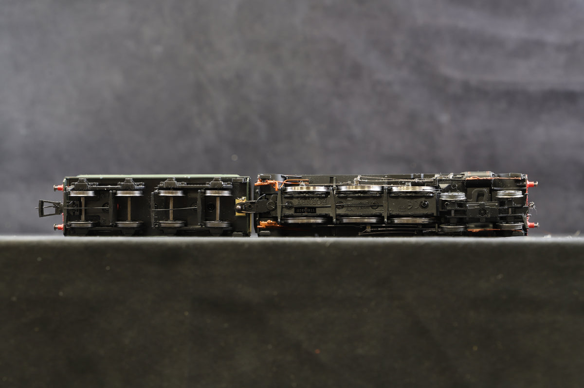 Hornby OO Class N15 4-6-0 &#39;30737&#39; &#39;King Uther&#39; BR Green E/Emblem