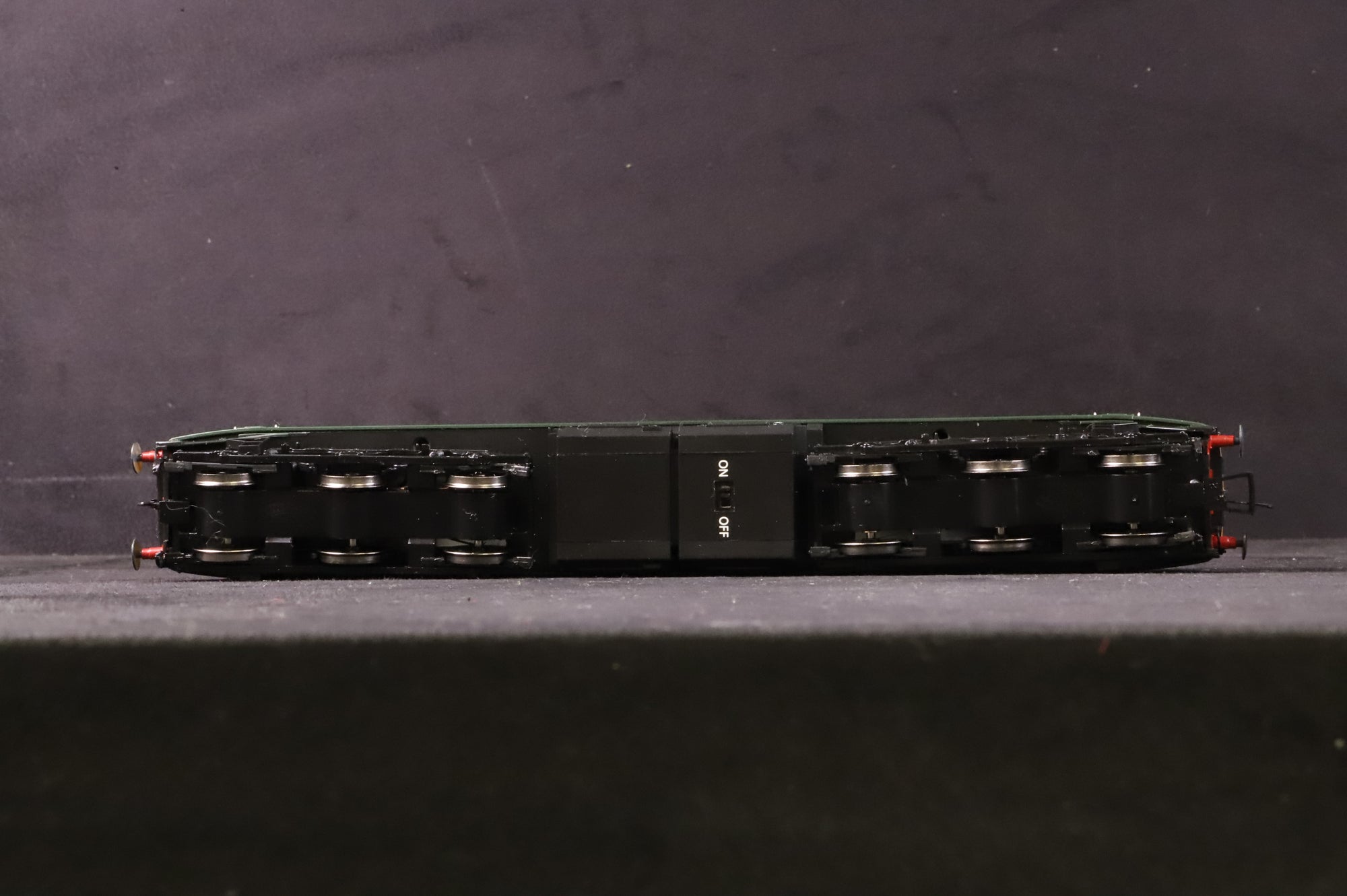 Bachmann OO 32-800 Class 47 D1500 in Two Tone BR Green w/ Small Yellow Ends & 4 Digit Head Code