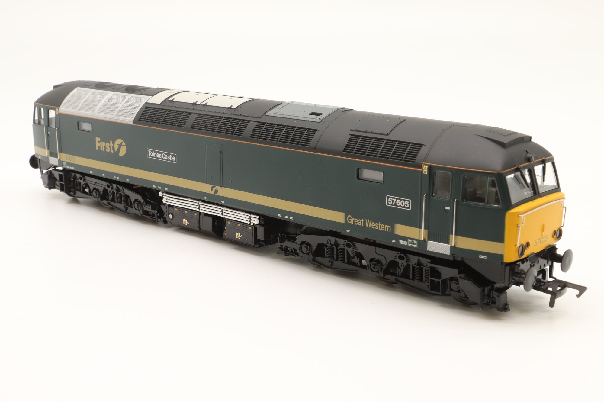 Heljan OO 5705 Class 57 57605 'Totnes Castle' in FGW Green - DCC Sound