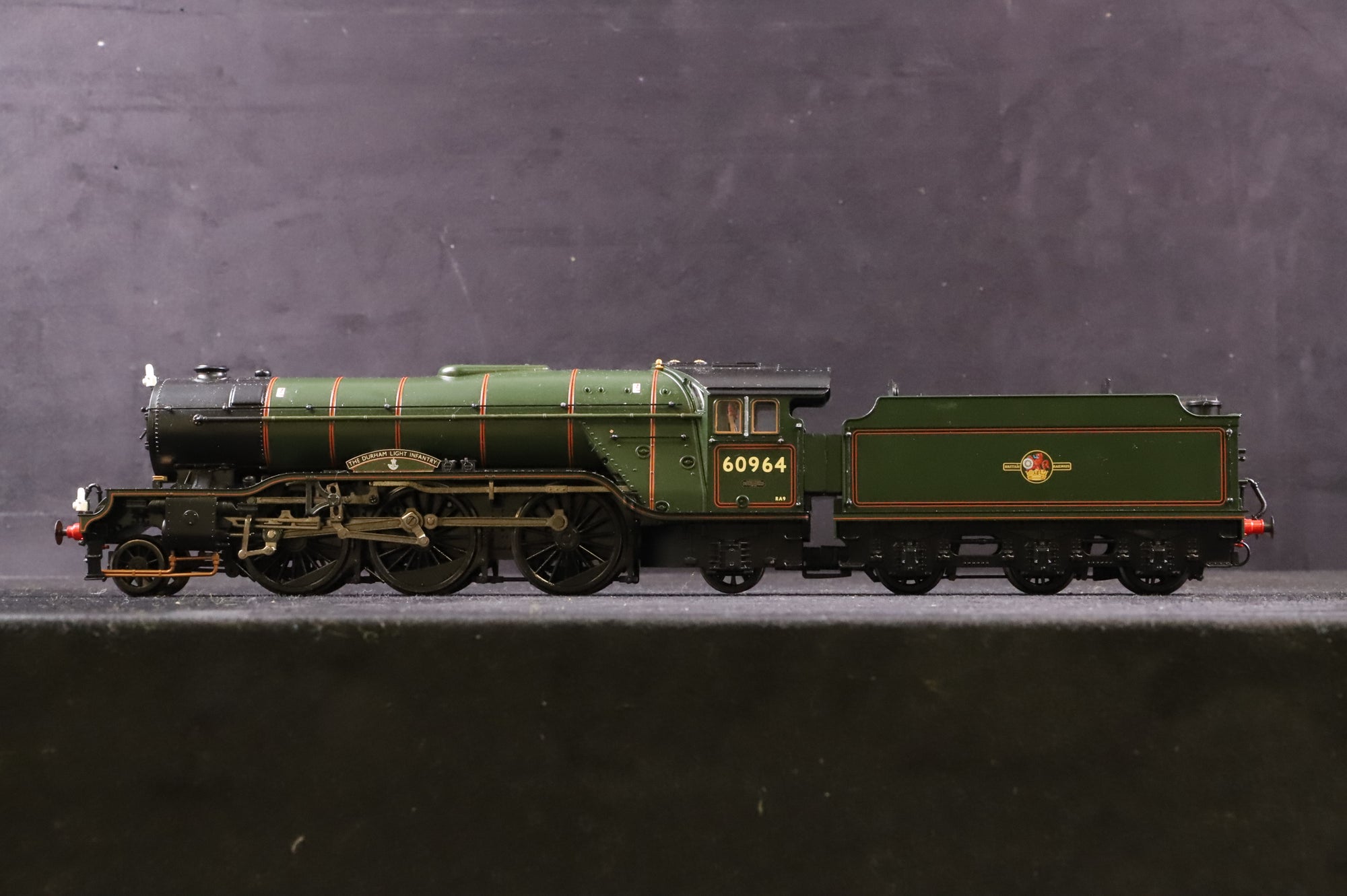 Bachmann OO 35-203ZSF LNER V2 Class '60964' 'Durham Light Infantry' BR Lined Green L/C Excl. Rails DCC Sound