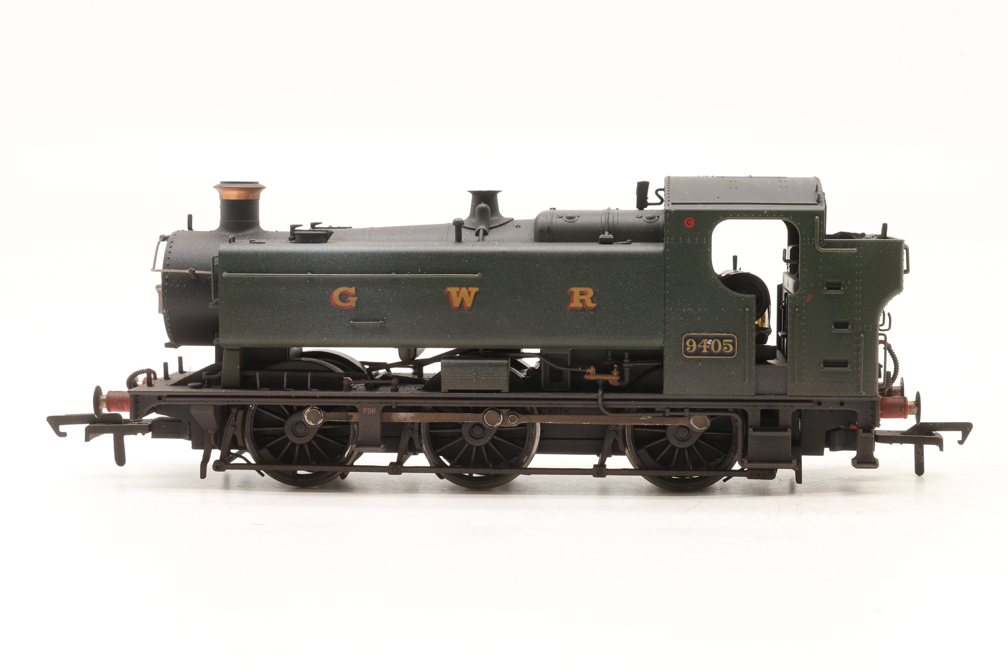Bachmann OO 35-025A Class 94XX Pannier Tank 9405 in GWR Green – DCC Sound & Weathered