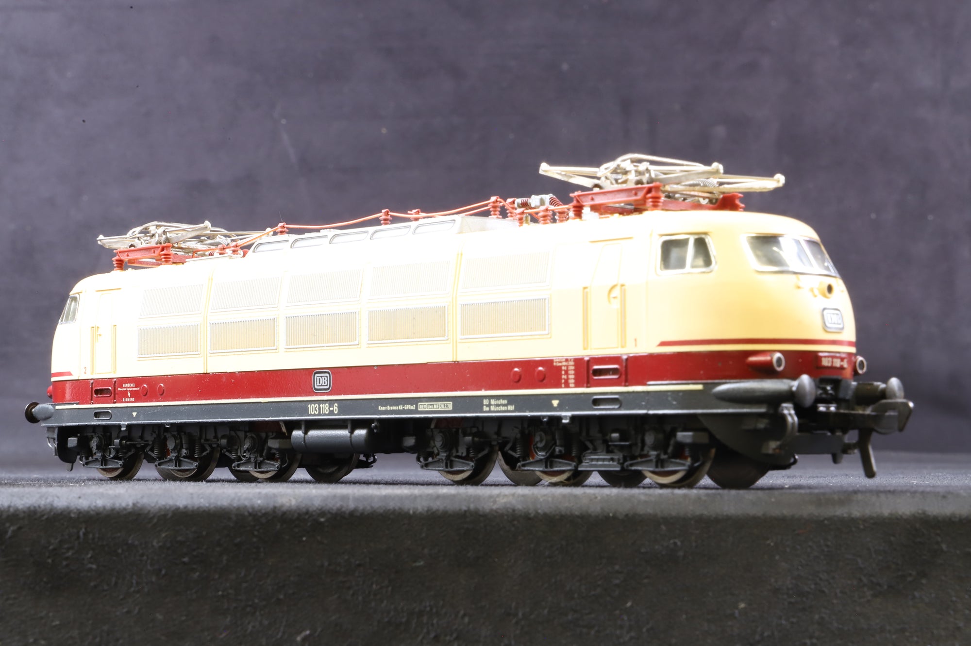 Fleischmann HO 4375 BR Class 103 '103 118-6' DB 2 & 3 Rail