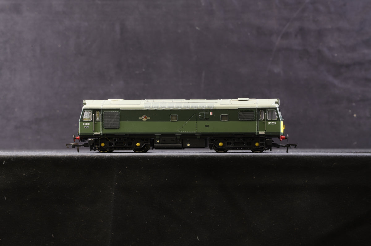 Bachmann OO Class 25/2 &#39;D5233&#39; Two Tone BR Green W/Roof Headcode, DCC Fitted