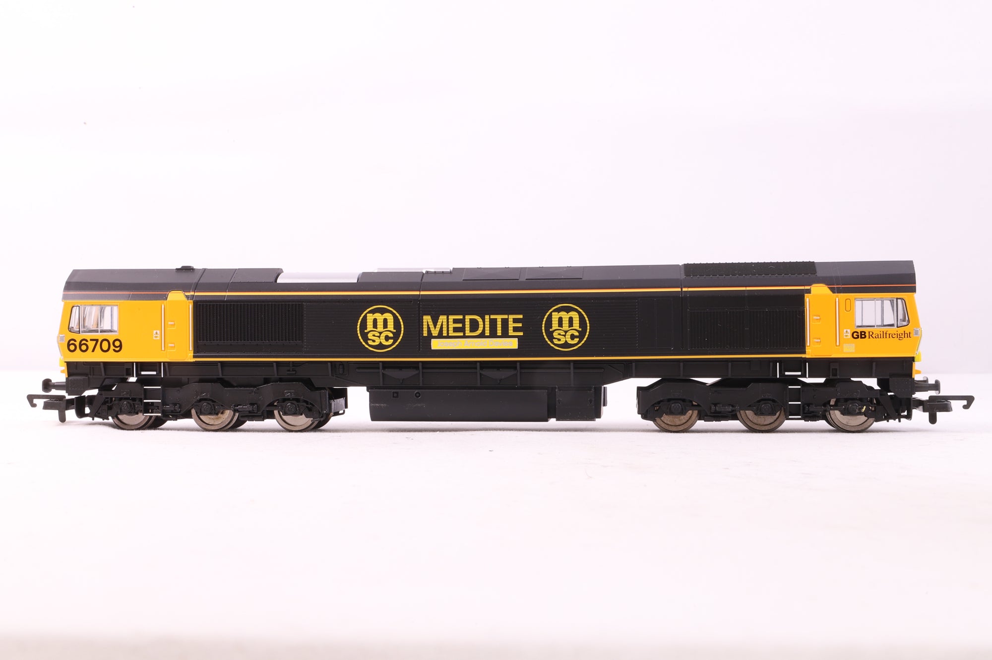 Hornby OO R2650 Class 66 '66709' 'Joseph Arnold Davies' Medite DCC Fitted