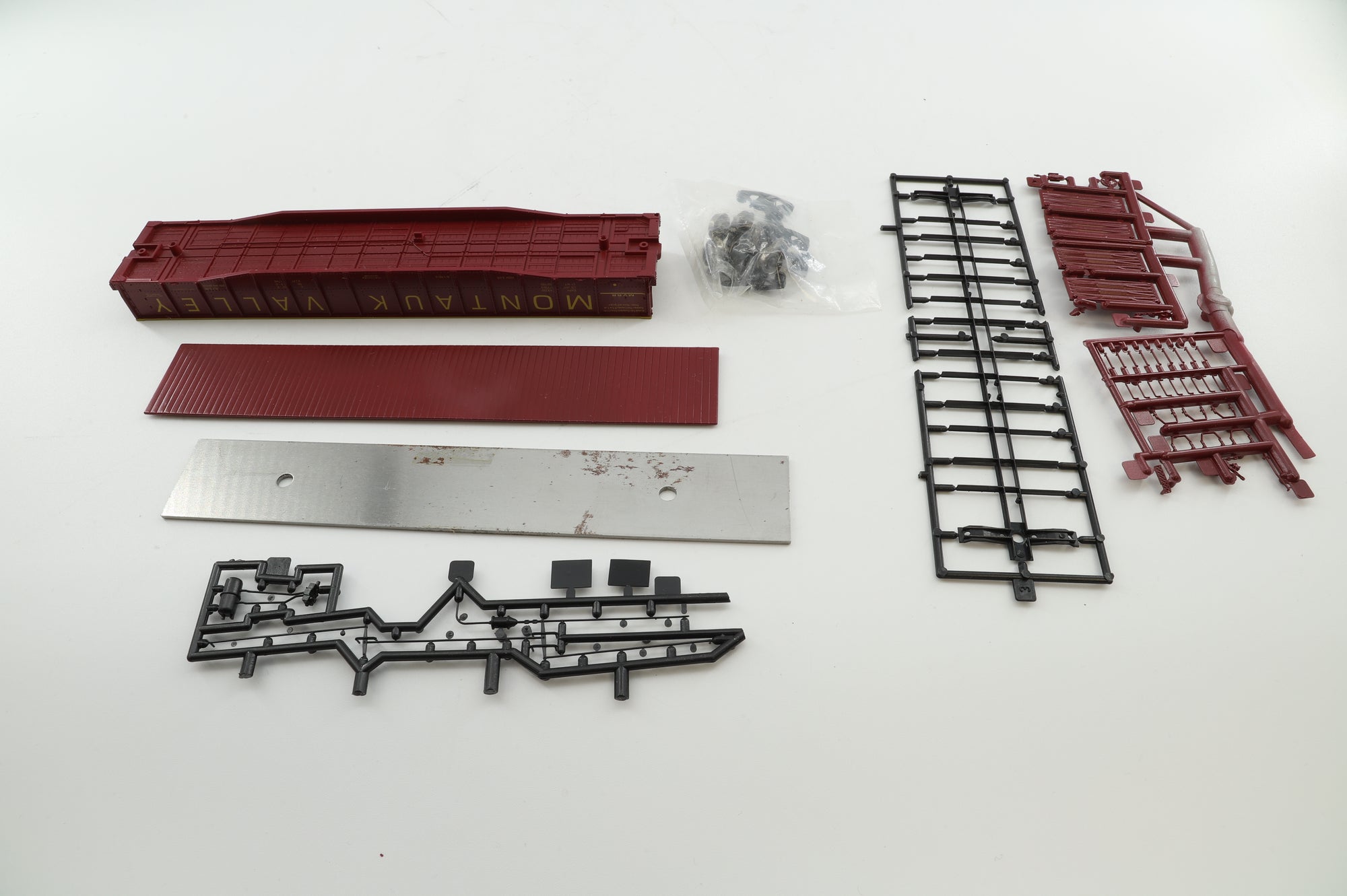 Proto 2000 Series HO Rake of 6 52'6'' Drop End Mill Gondola
