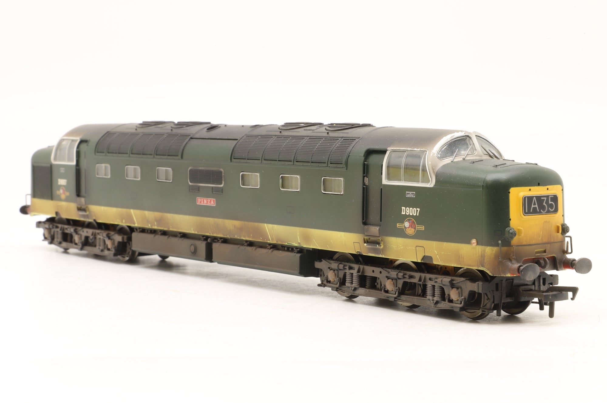 Bachmann OO 32-525DS Class 55 D9007 'Pinza' in BR Two-Tone Green – DCC Sound & Weathered