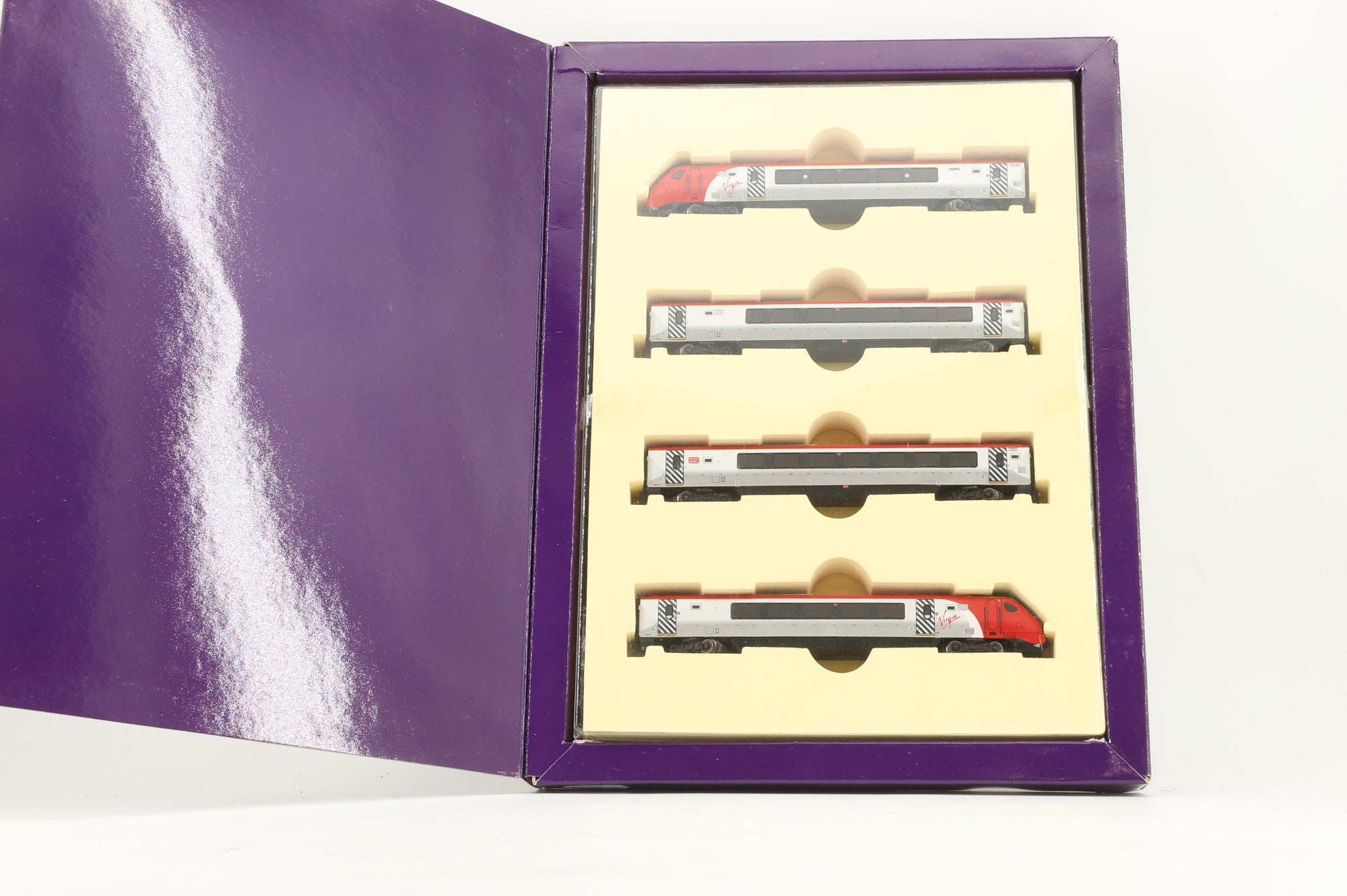 Dapol N ND-063D Class 220 4 Car Grampian Voyager DMU '220 032' 'Grampian Voyager', Virgin Trains livery