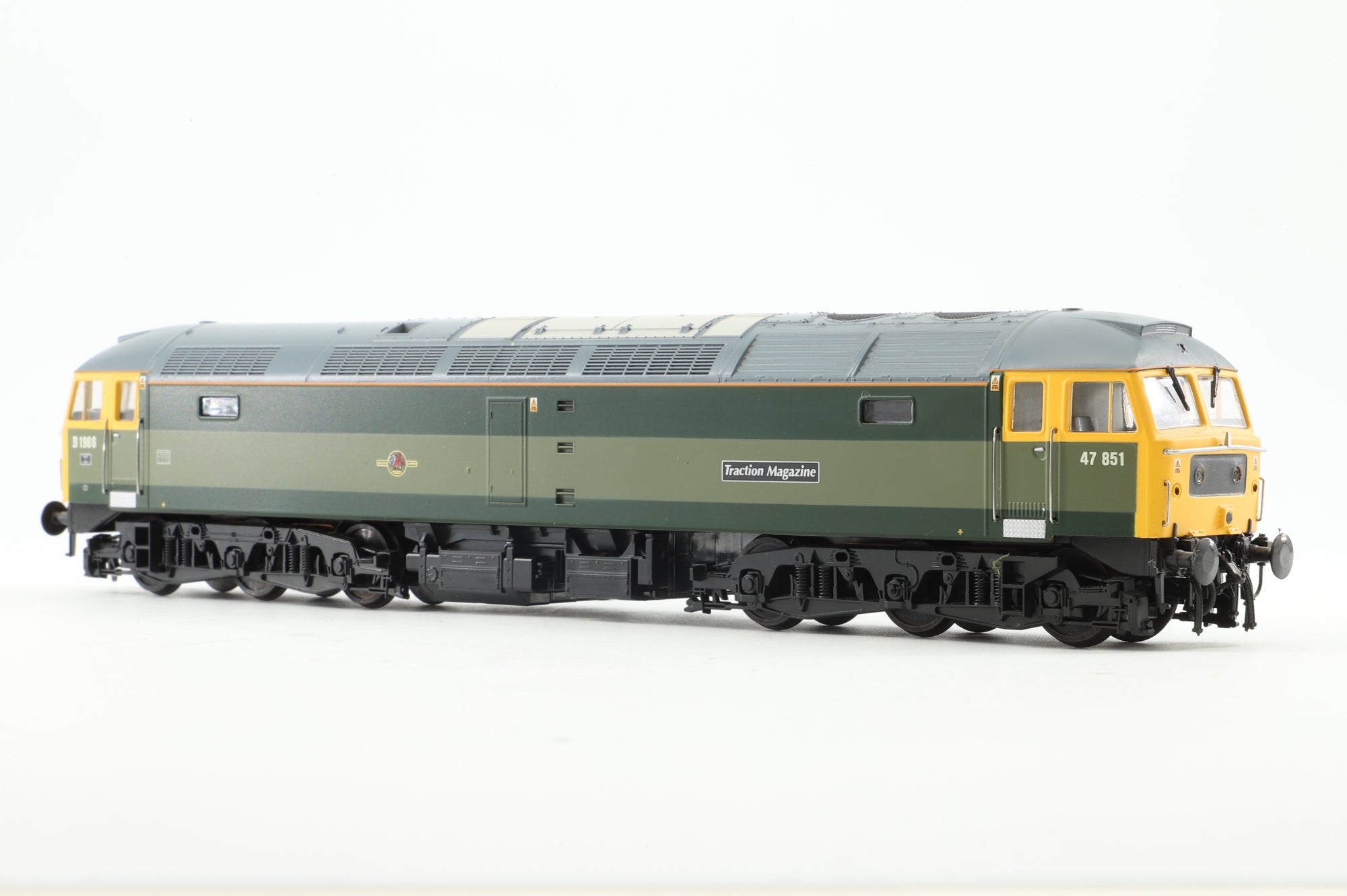 Heljan OO 4666 Class 47 Diesel '47851/D1966' 'Traction Magazine' BR Heritage Green