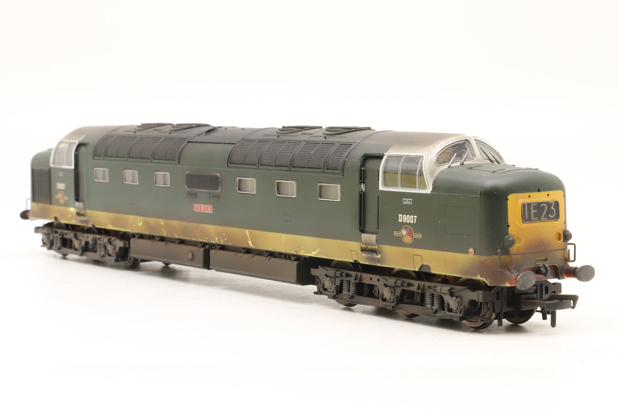 Bachmann OO 32-525DS Class 55 D9007 'Pinza' in BR Two-Tone Green – DCC Sound & Weathered