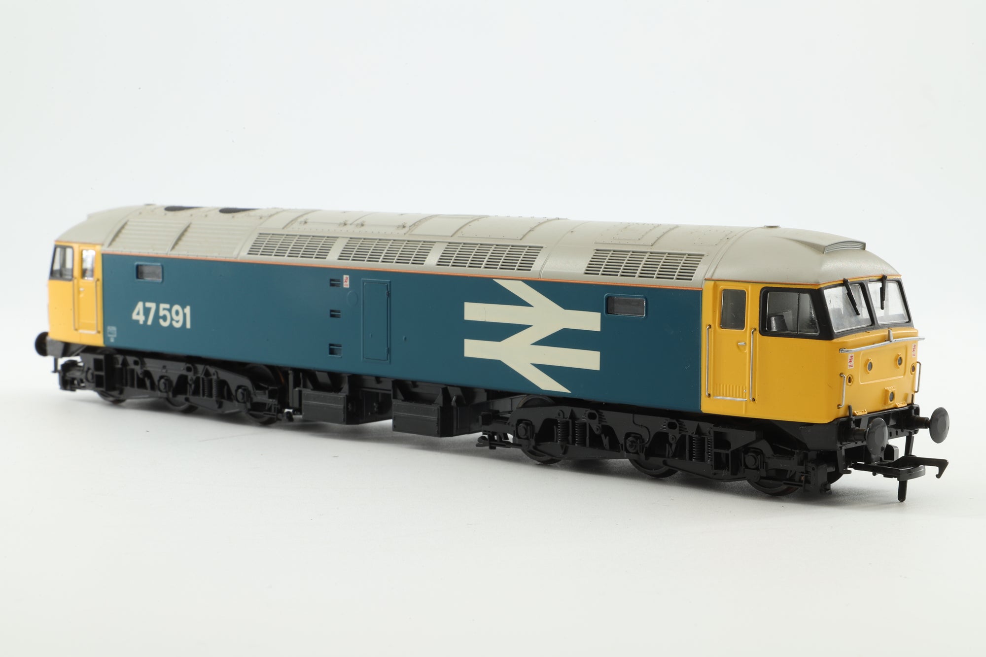 Heljan OO 4800 Class 47 47591 in BR Blue w/ Large Logos