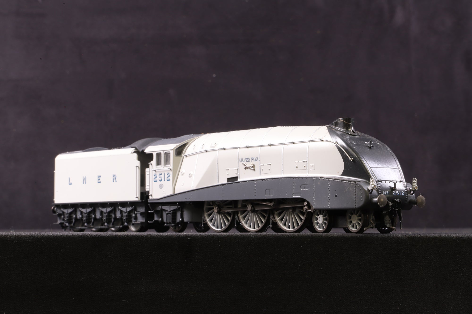 Dapol Black Label OO BL-001-005 Class A4 '2512' 'Silver Fox' LNER Silver DCC Sound & Smoke