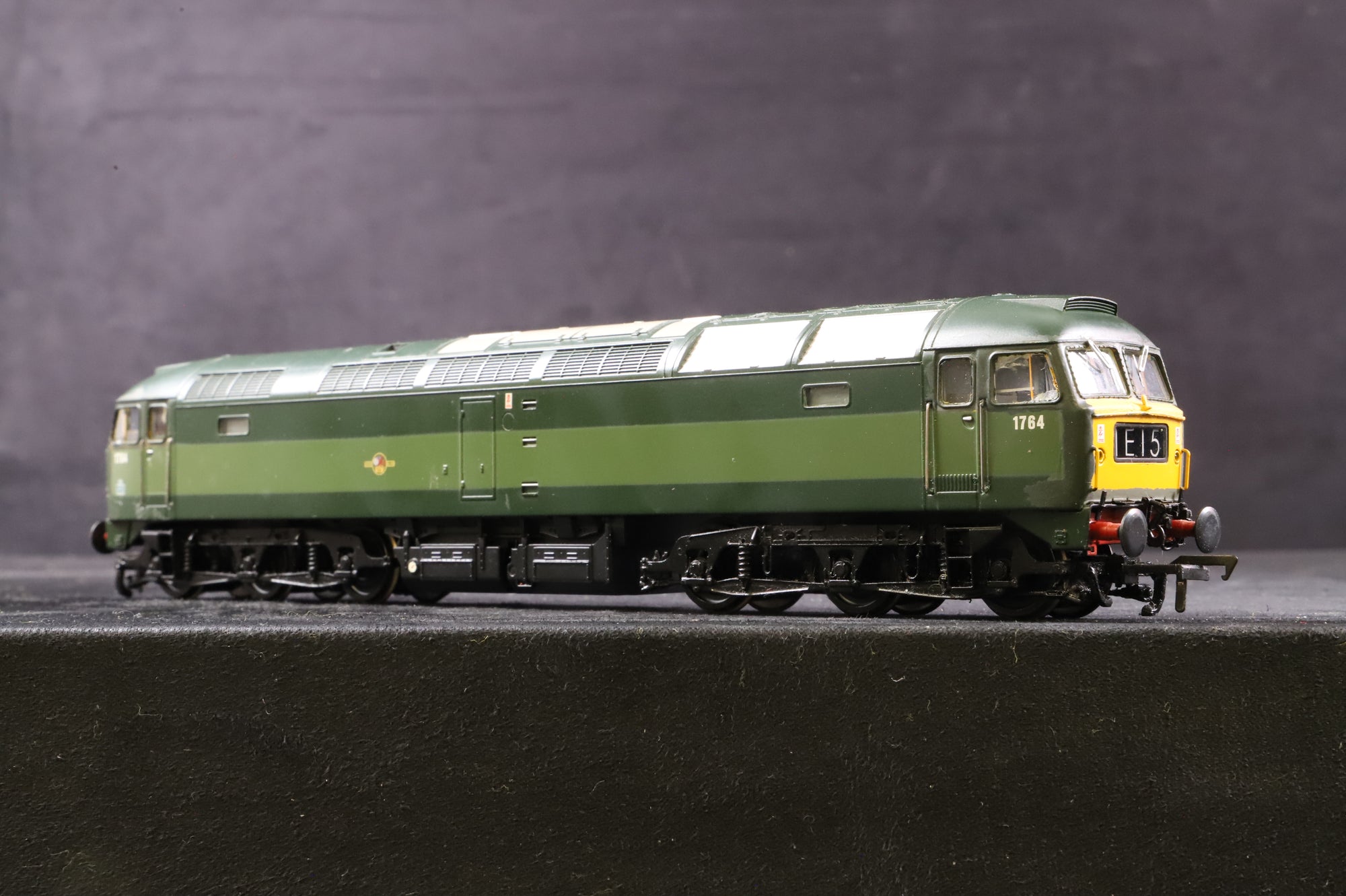 Bachmann OO 32-801 Class 47/0 '1764' BR Two Tone Green Full Yellow Ends