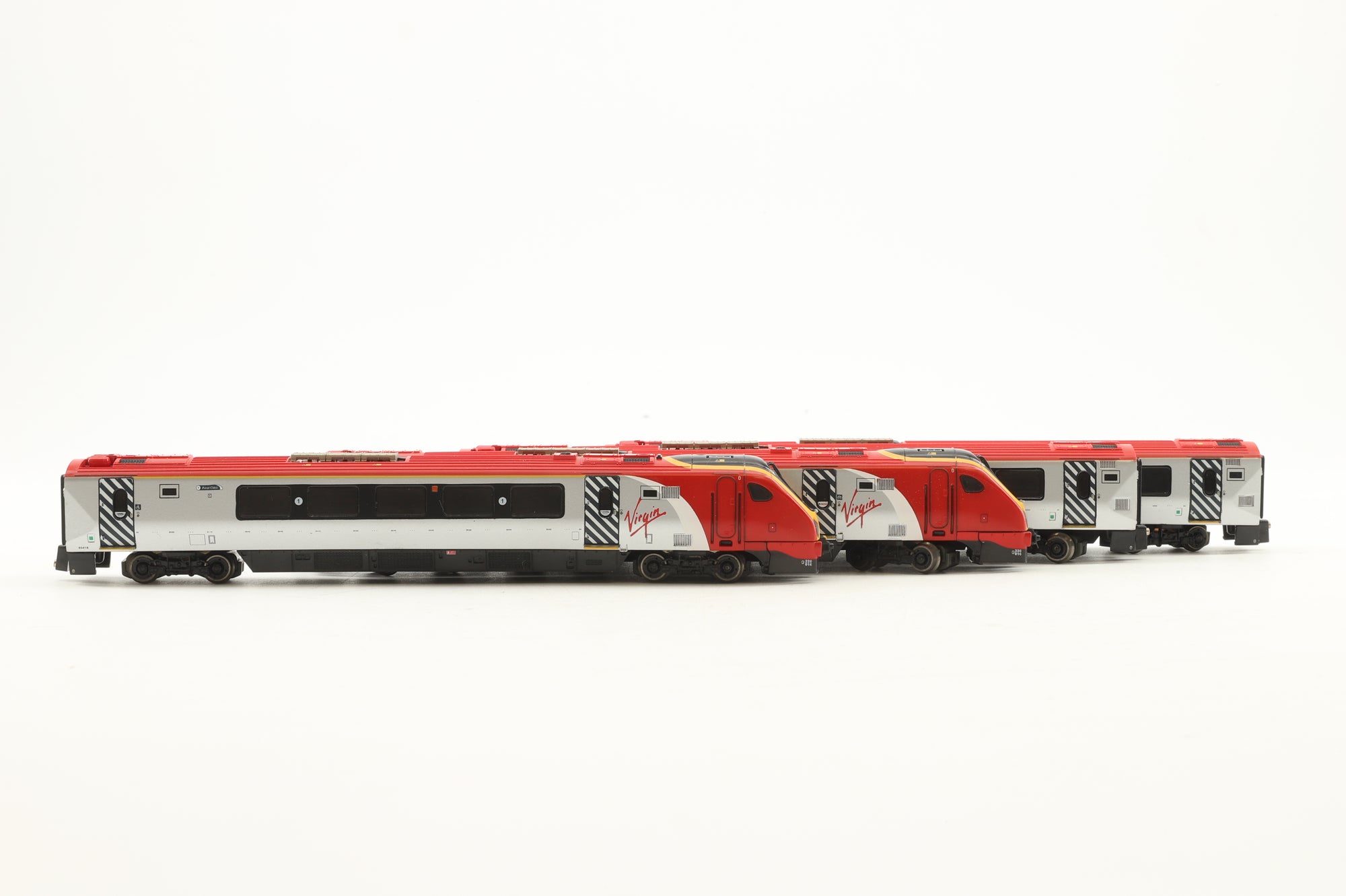 Dapol N ND063G Class 220 4 Car Midland Voyager DMU '220 016' 'Midland Voyager', Virgin Trains livery